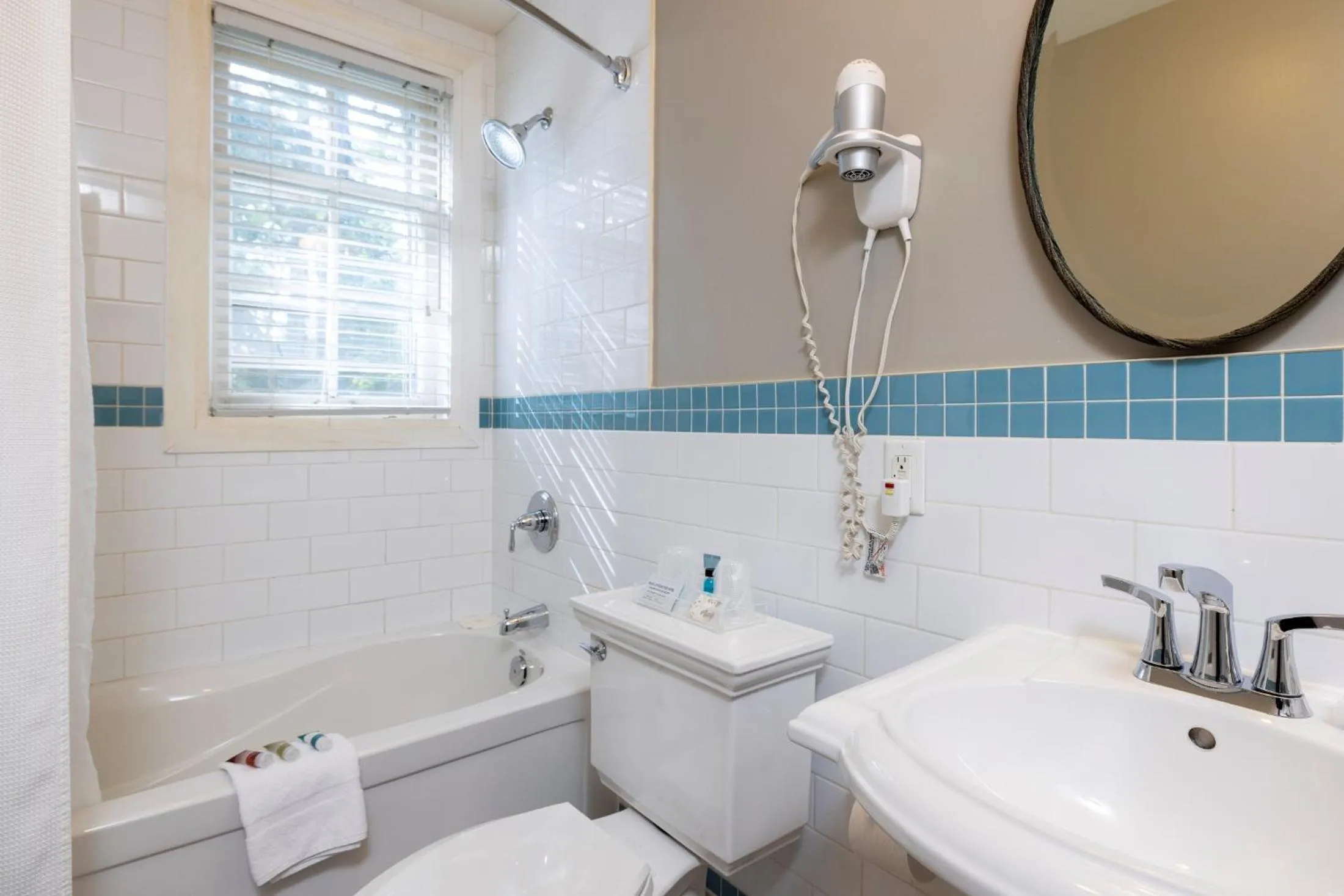 Shower in Sherwood Inn