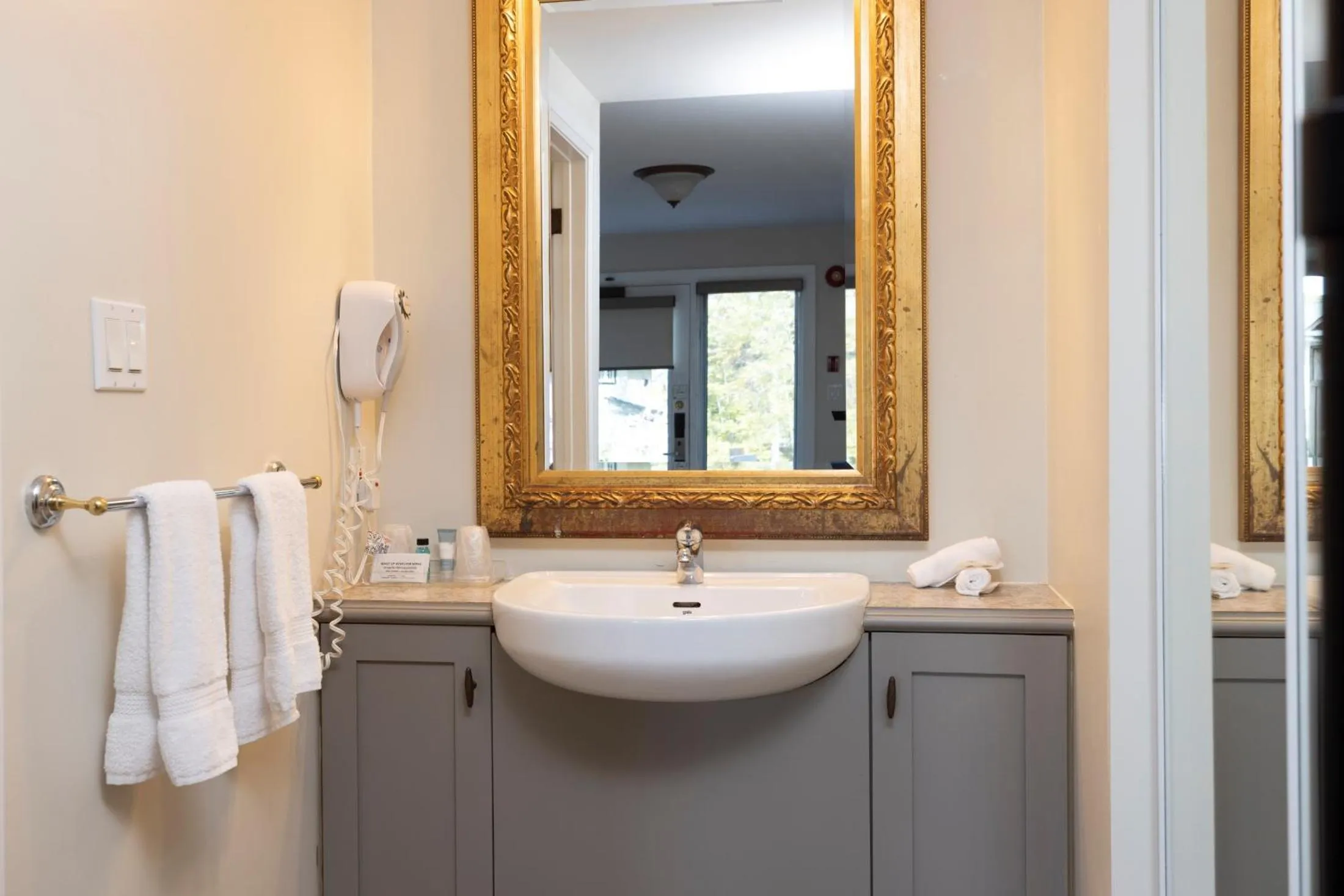 Bathroom in Sherwood Inn