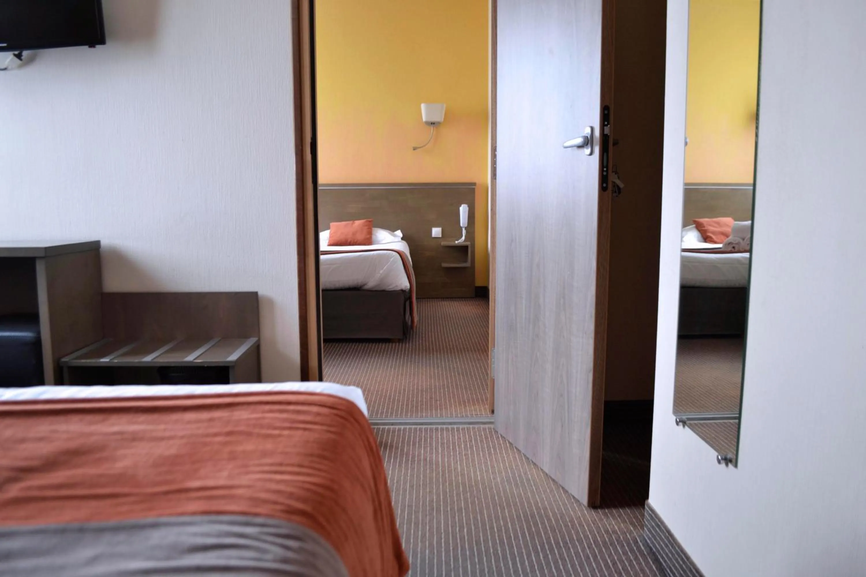 Family, Bed in Brit Hotel Le Surcouf