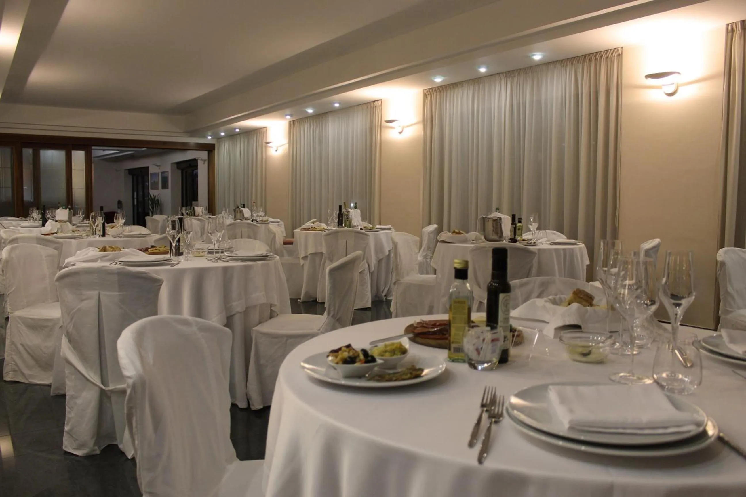 Restaurant/places to eat in HOTEL SOLARIS
