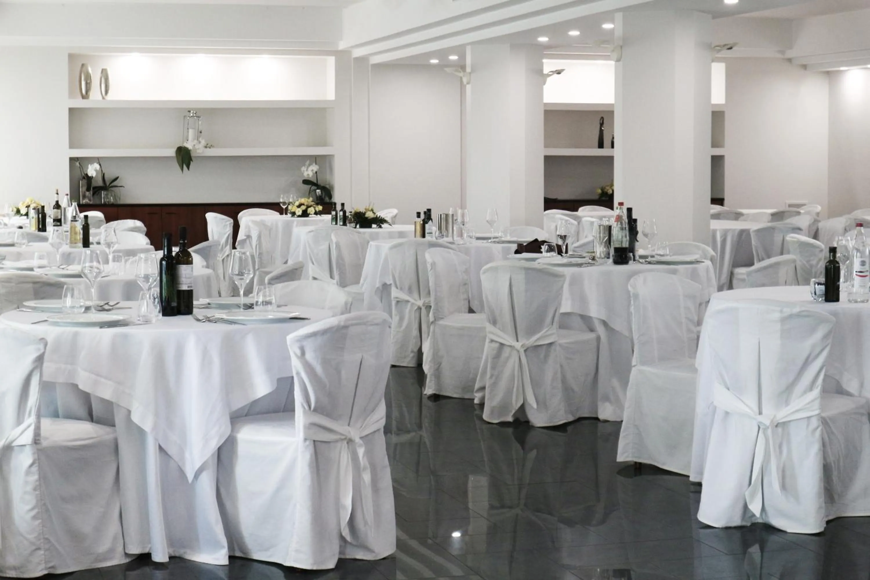 Restaurant/places to eat in HOTEL SOLARIS