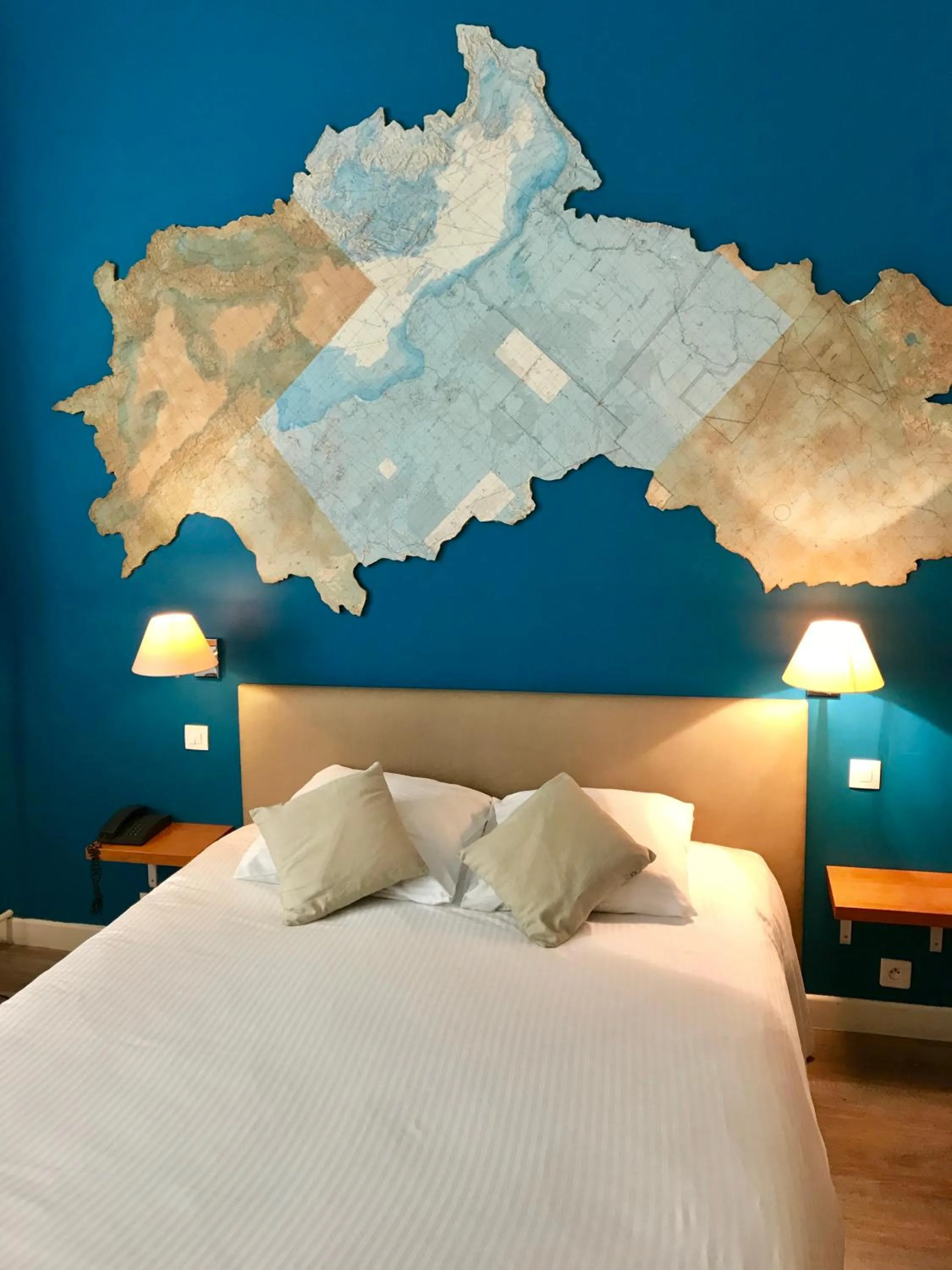 Bedroom, Bed in Le Windsor, Jungle Art Hotel