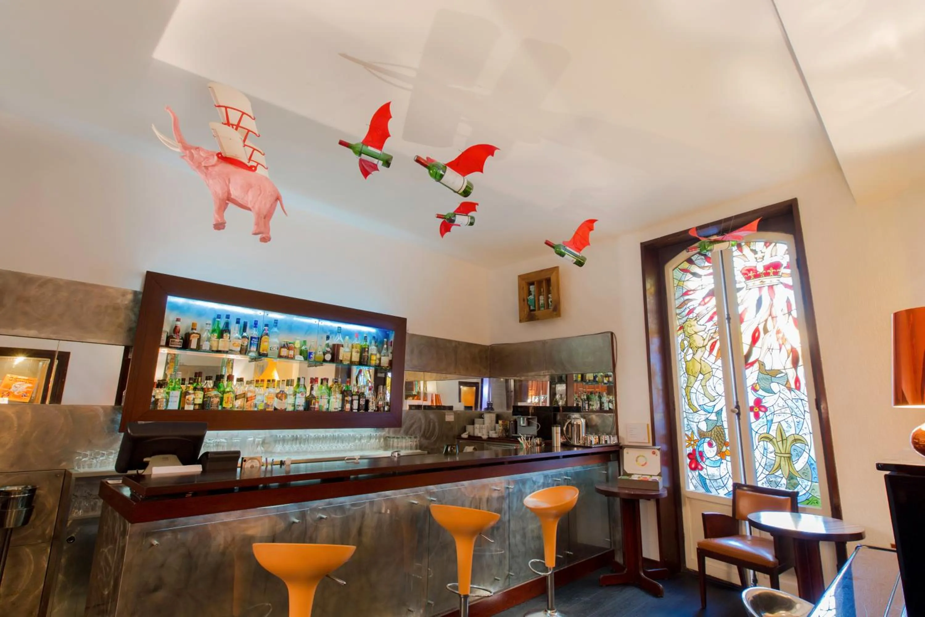 Lounge or bar in Le Windsor, Jungle Art Hotel