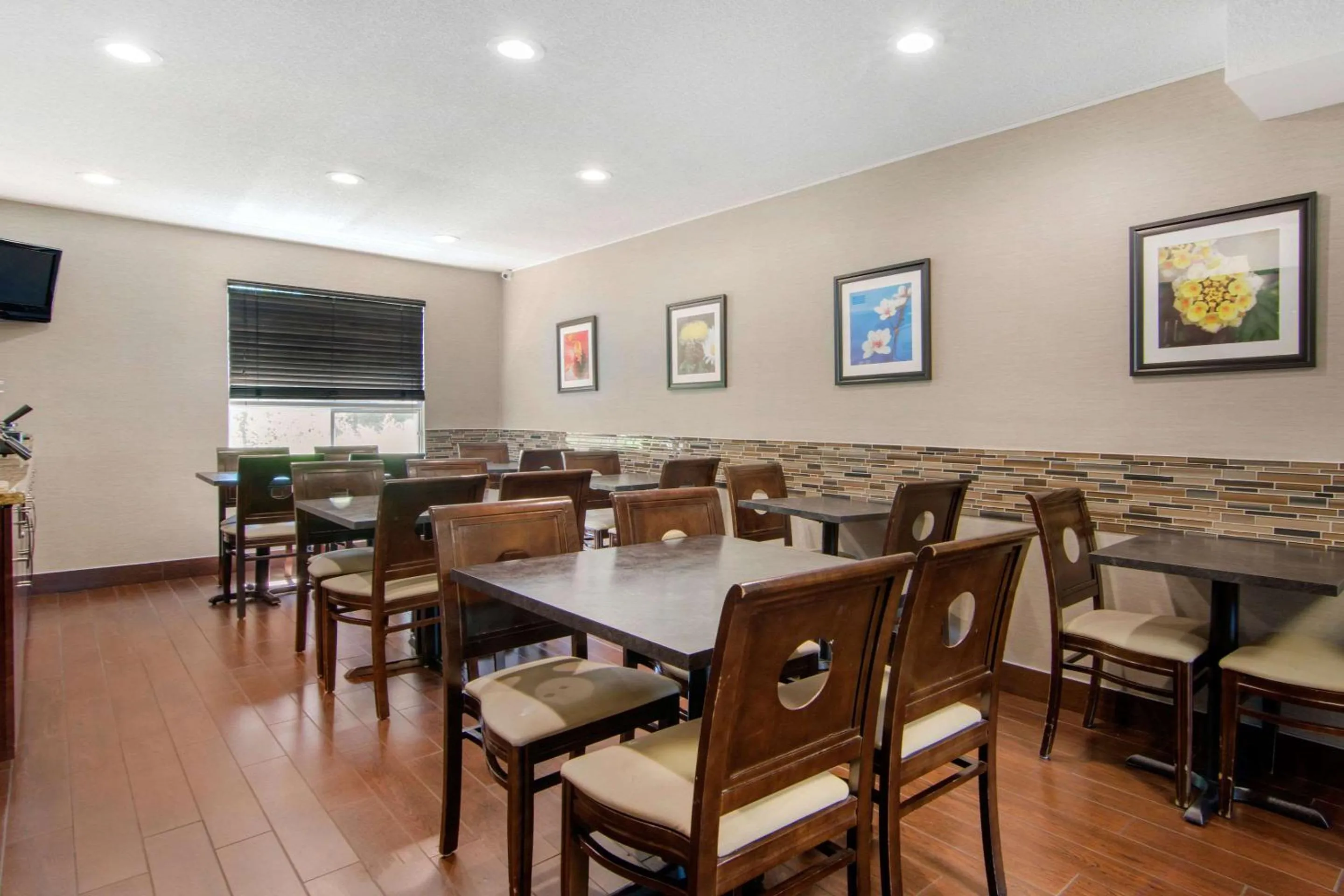 Restaurant/places to eat in Sleep Inn