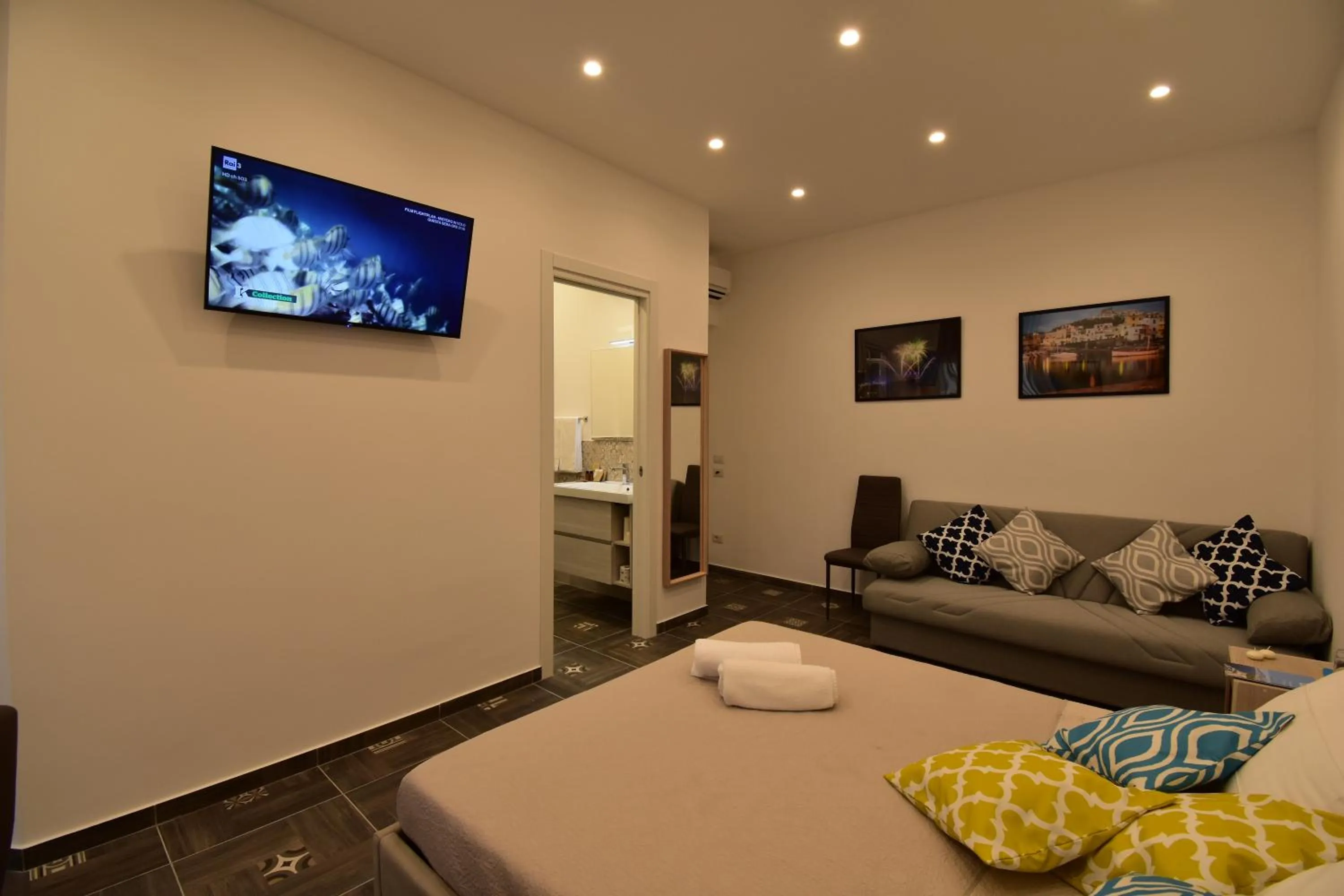 Photo of the whole room, Bed in Effe Home Sorrento