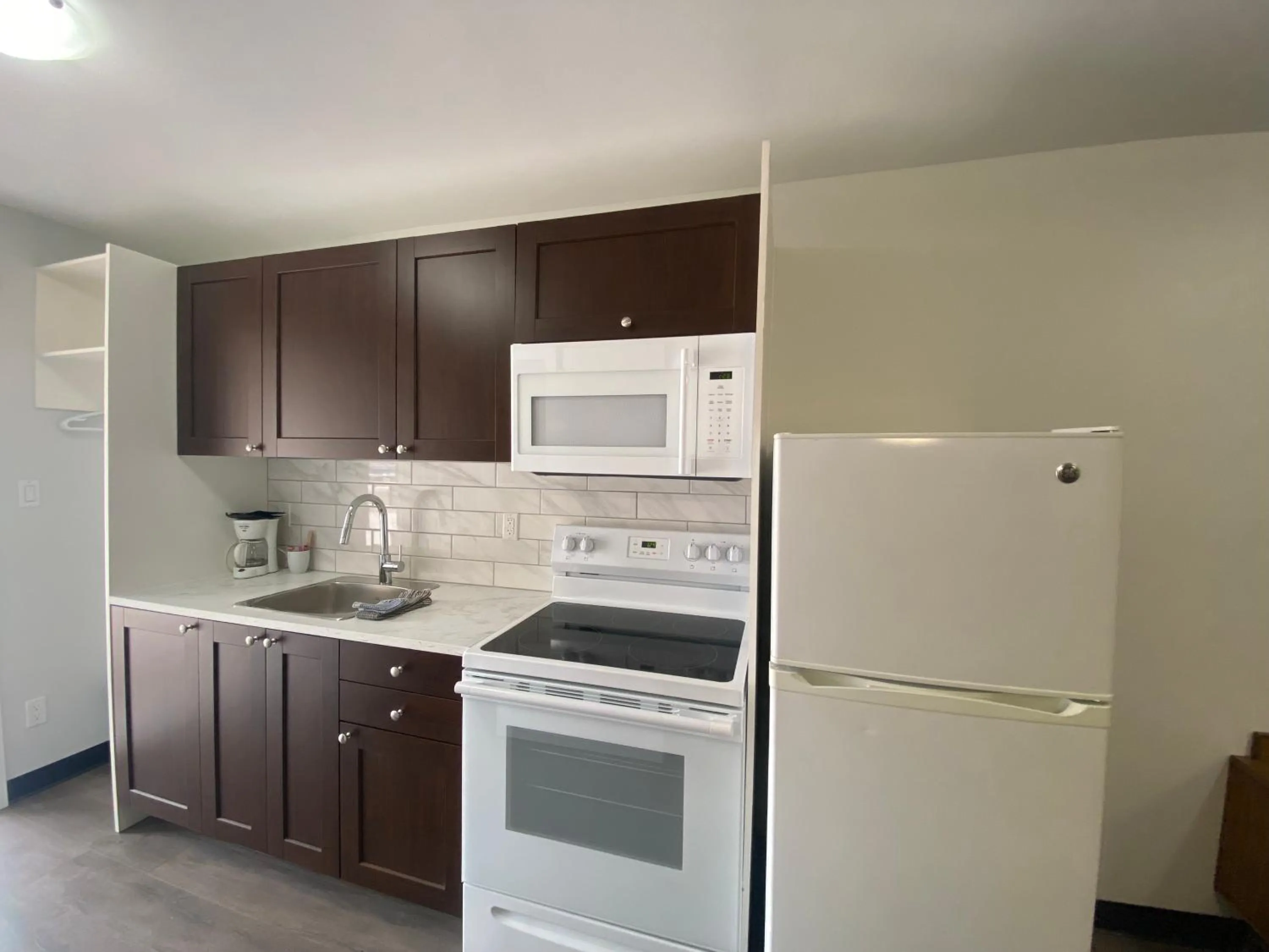 Kitchen or kitchenette in Mountain View Motel