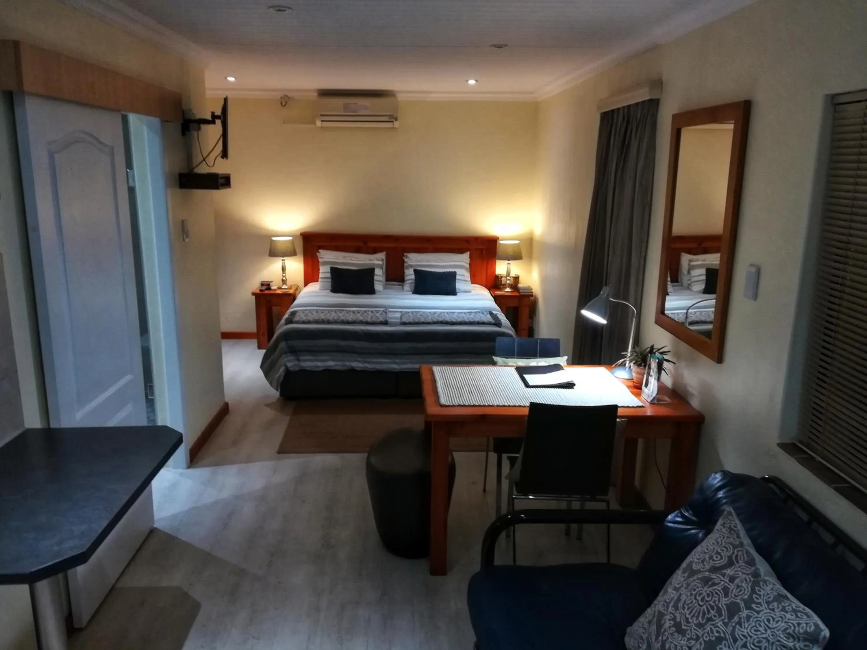 Bed in WarmKaros Bed & Breakfast