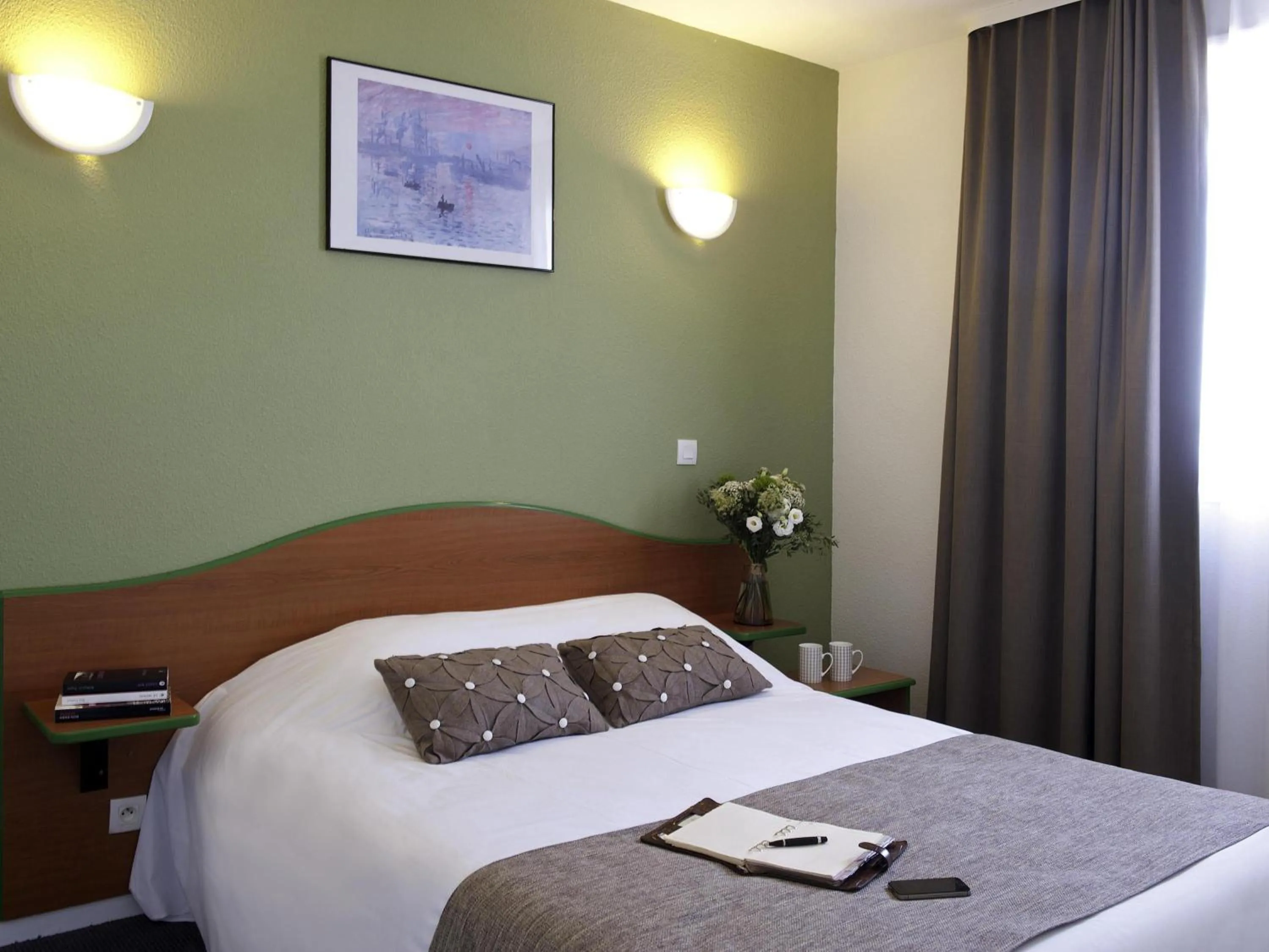 Bedroom, Bed in Aparthotel Adagio Access Bordeaux Rodesse