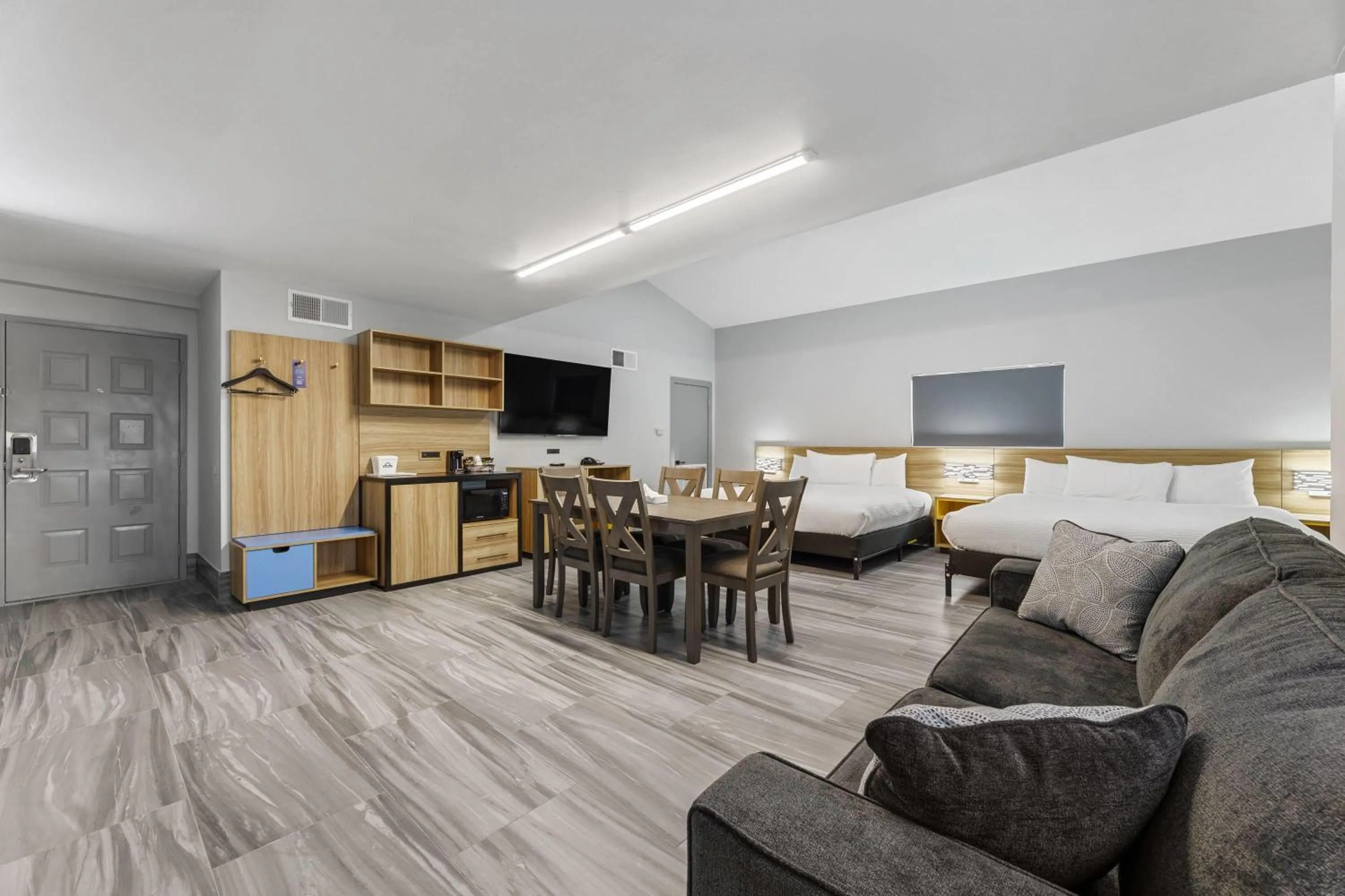 Photo of the whole room in Days Inn & Suites by Wyndham Texas City