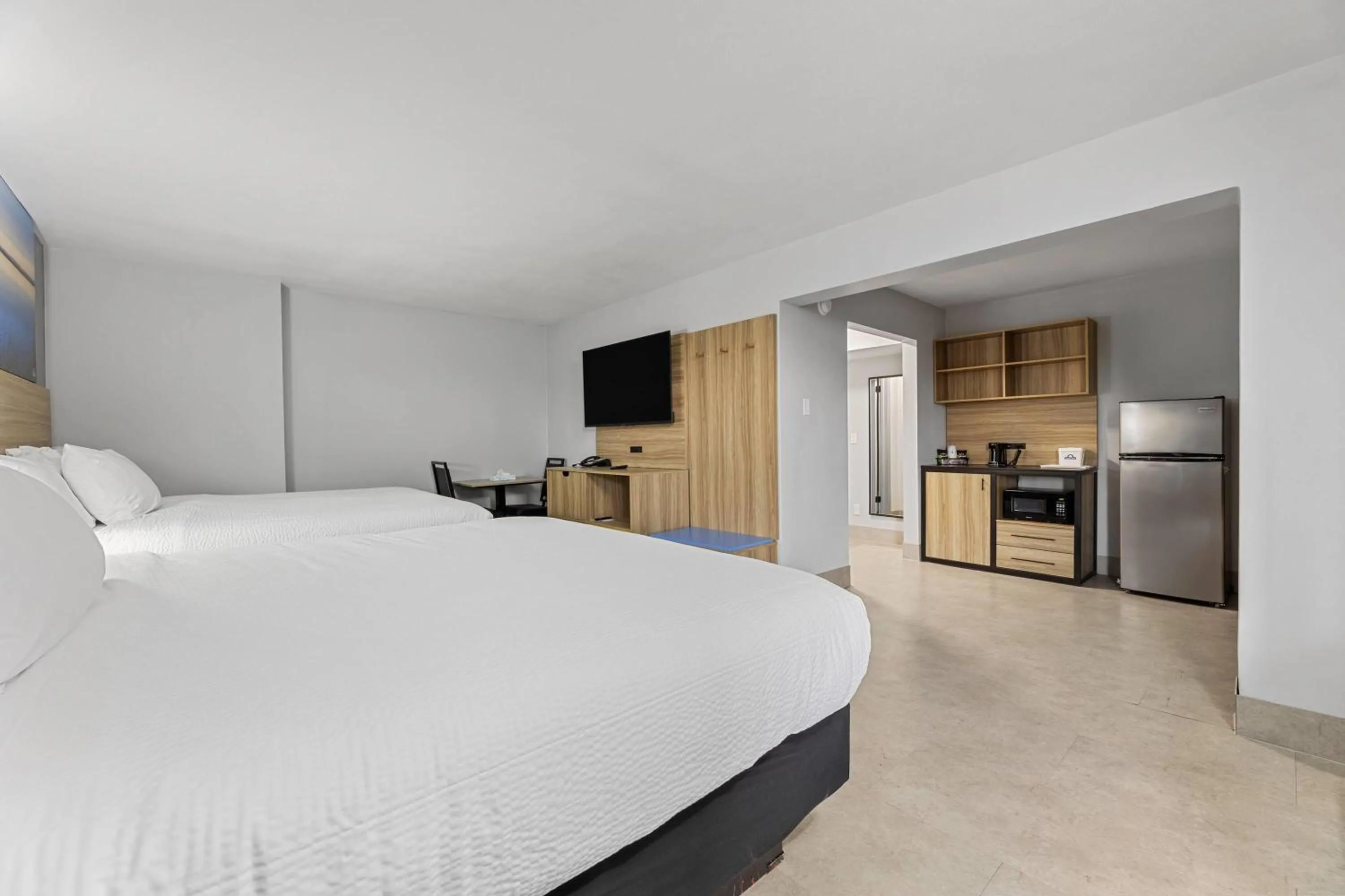 Photo of the whole room, Bed in Days Inn & Suites by Wyndham Texas City