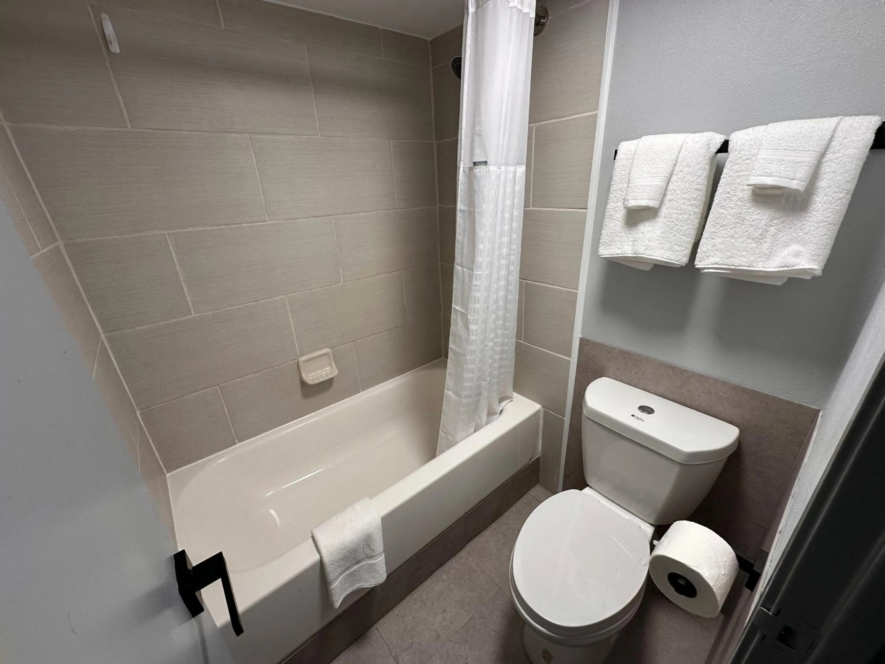 Bathroom in Scottish Inns & Suites