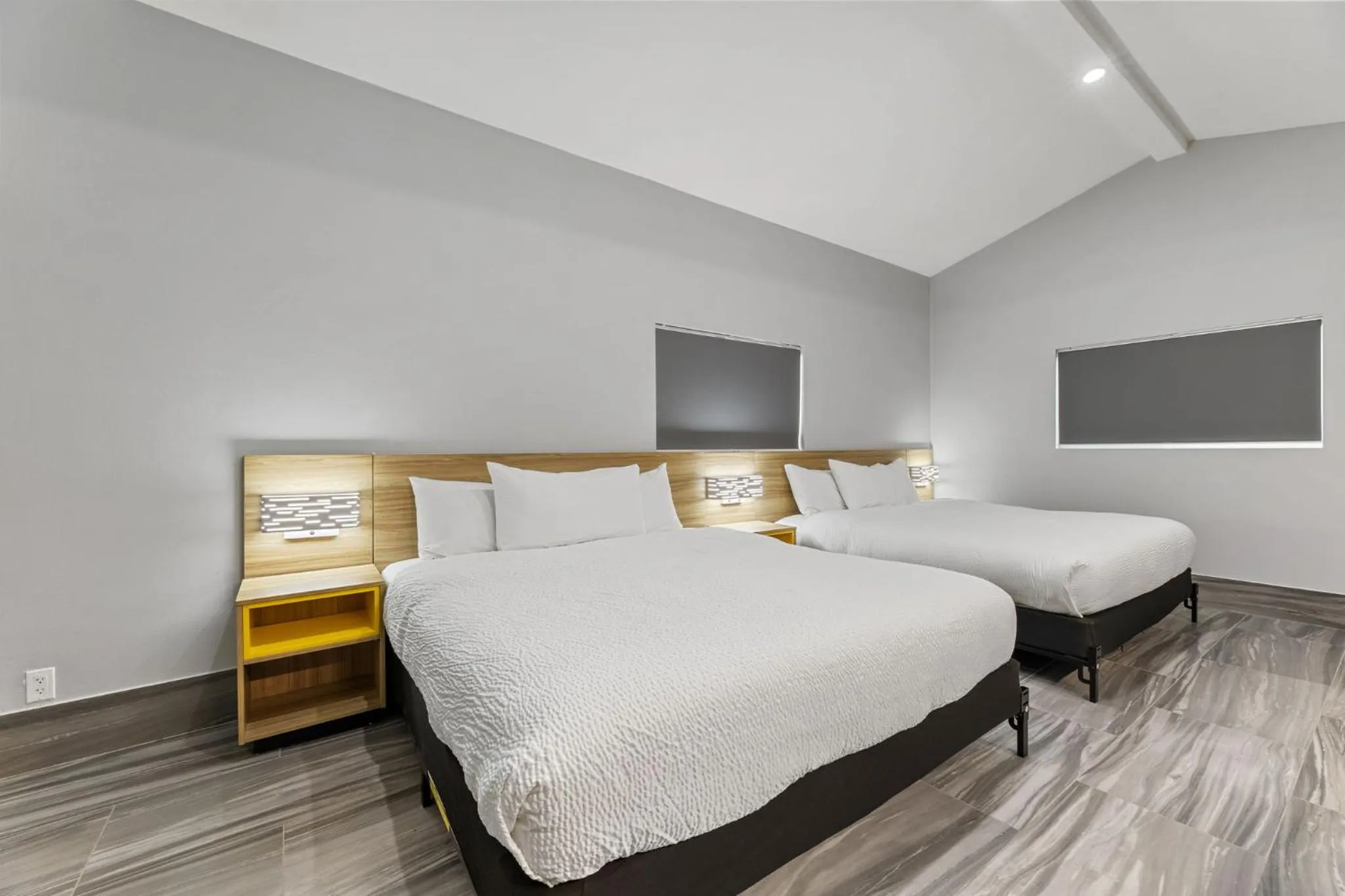 Bed in Days Inn & Suites by Wyndham Texas City