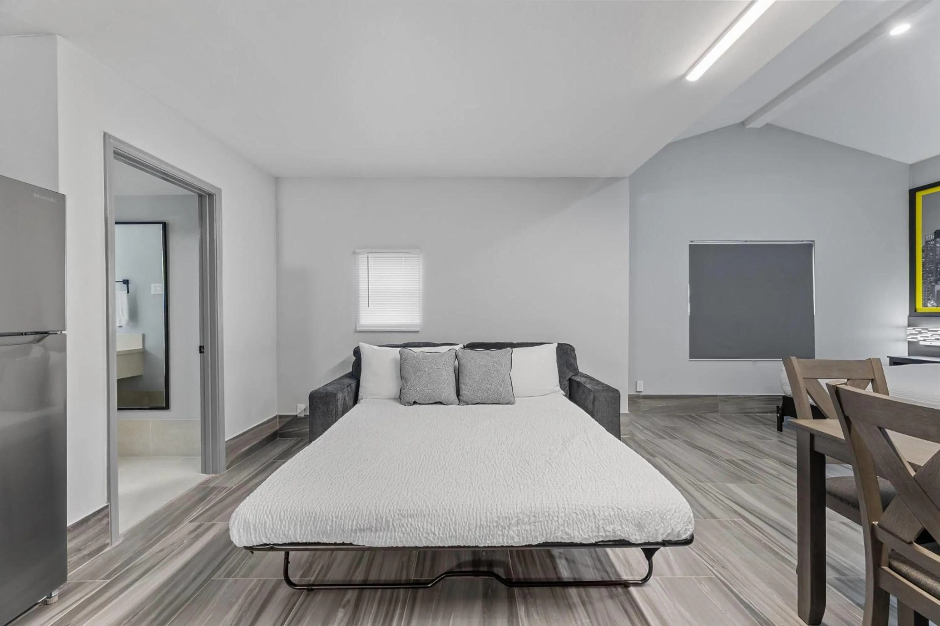 Photo of the whole room, Bed in Days Inn & Suites by Wyndham Texas City