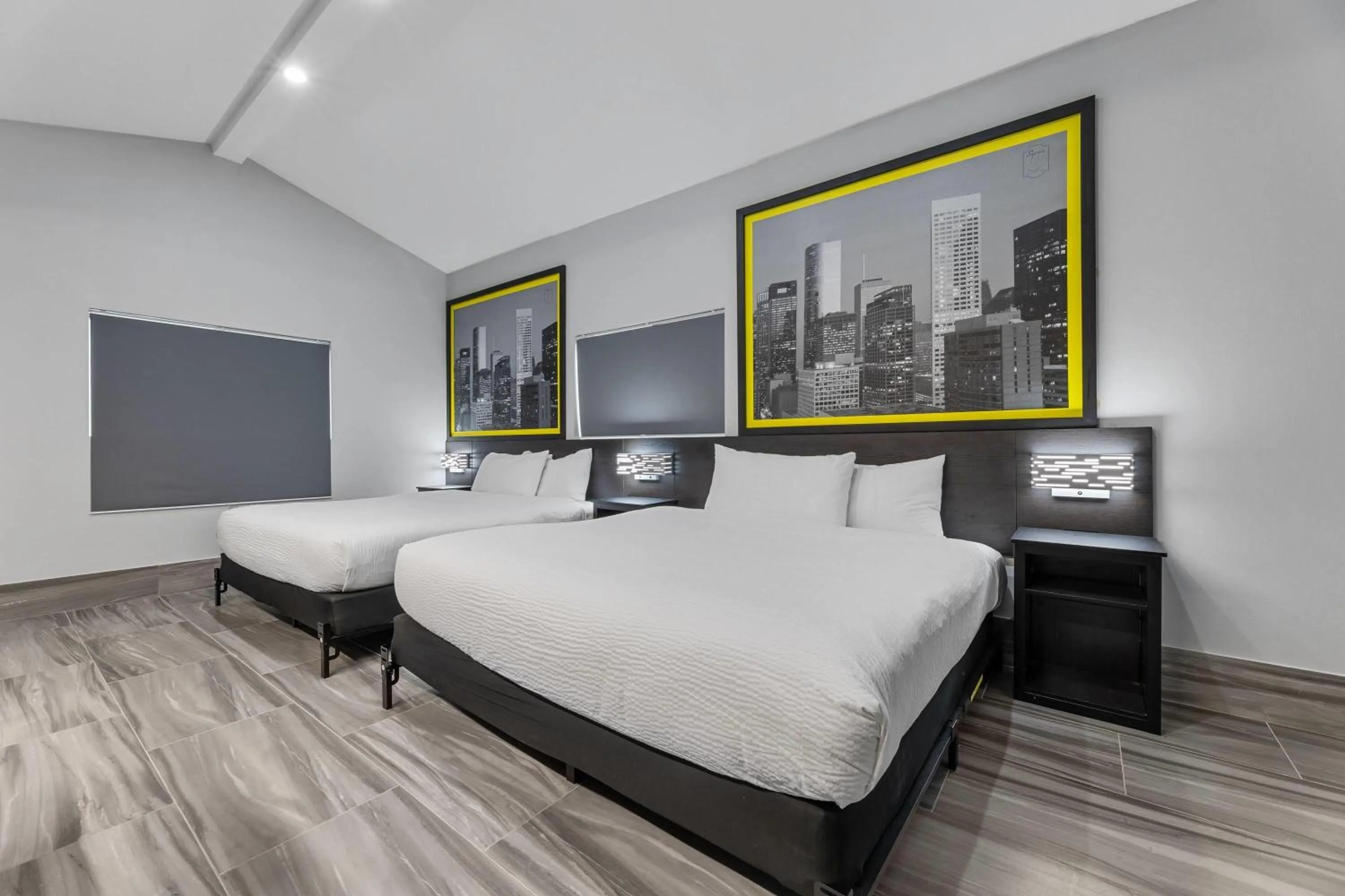 Photo of the whole room, Bed in Days Inn & Suites by Wyndham Texas City