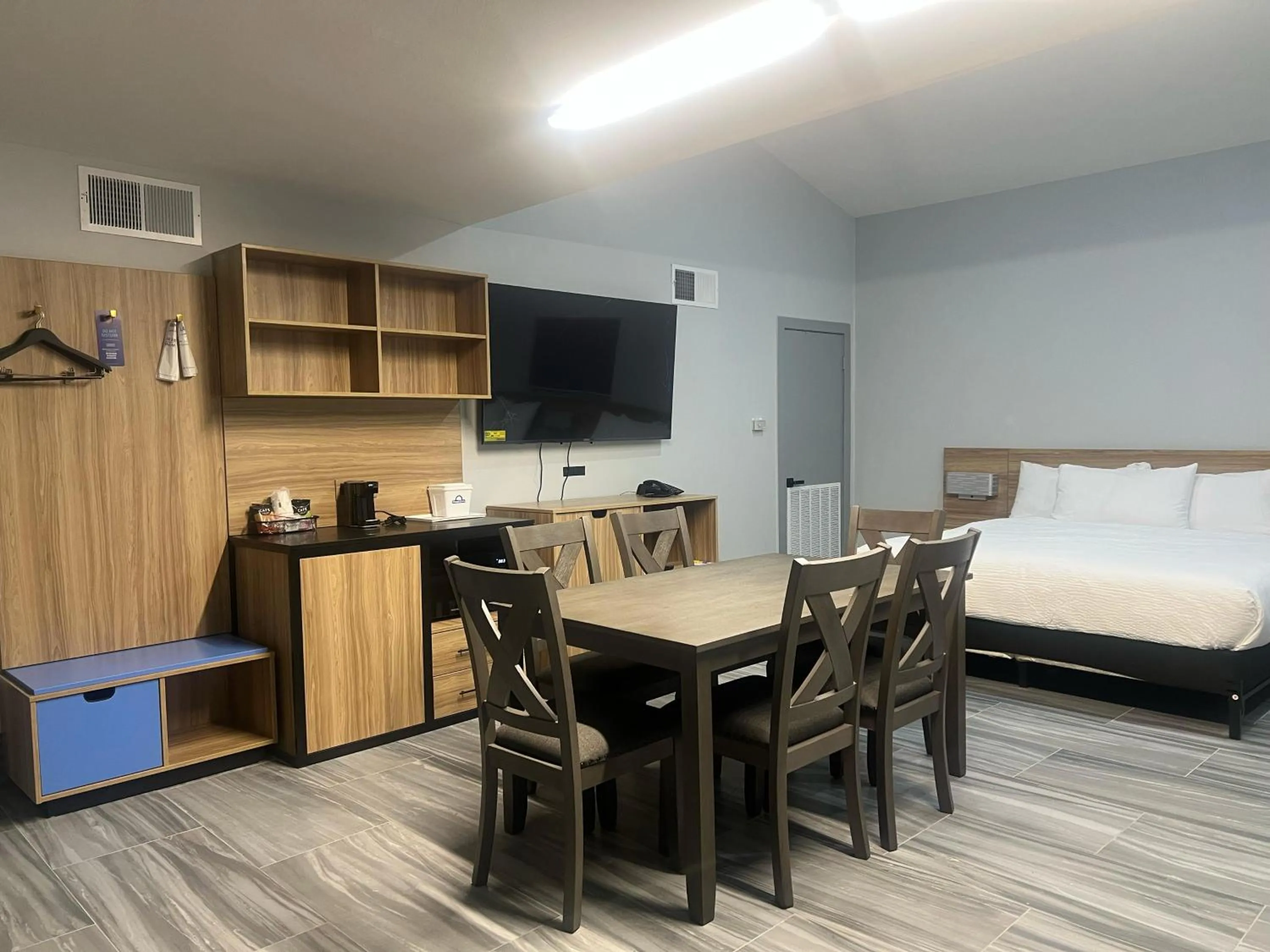 Bed in Days Inn & Suites by Wyndham Texas City