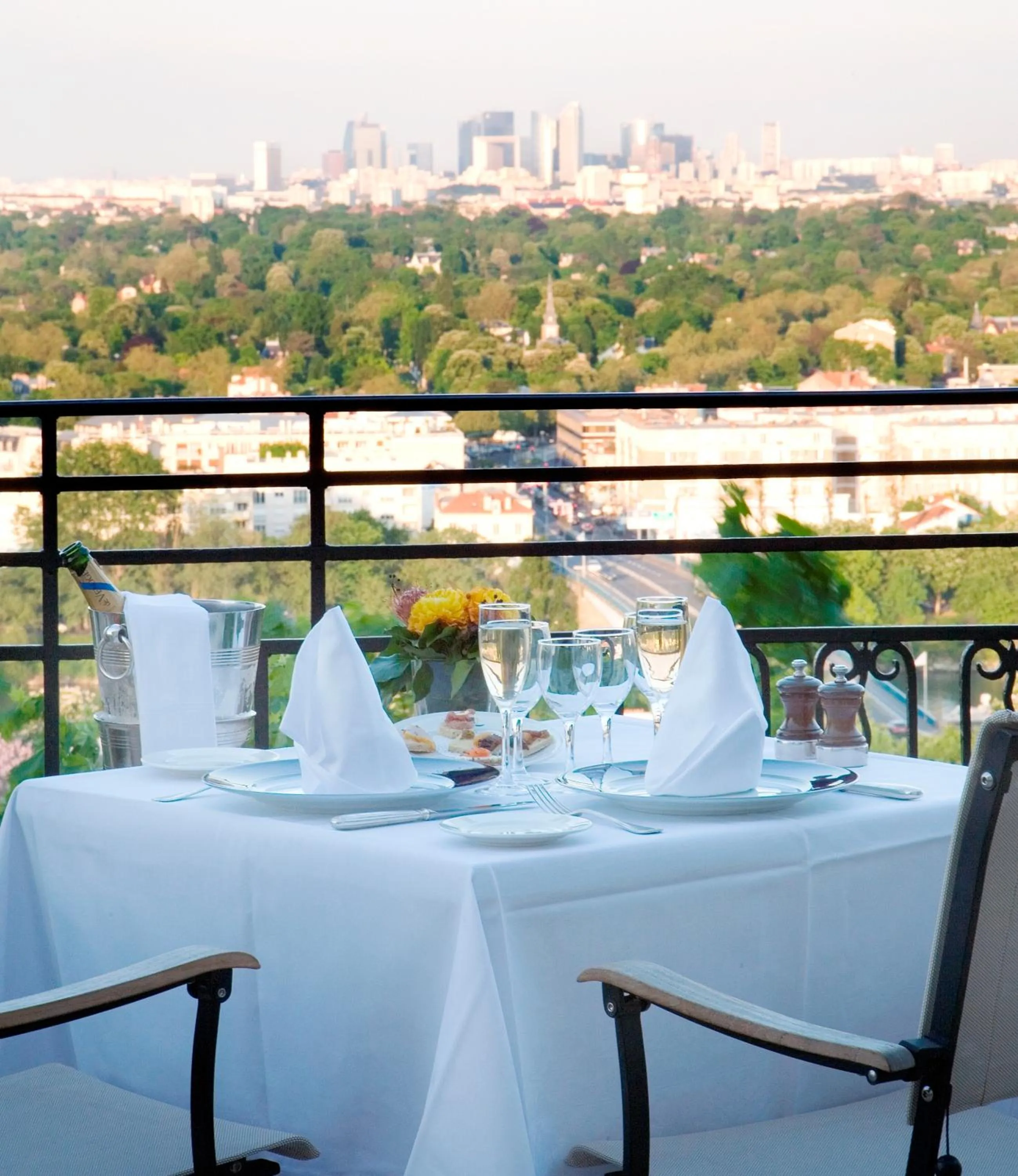Restaurant/places to eat in Pavillon Henri IV Hotel Restaurant Gastronomique Terrasse