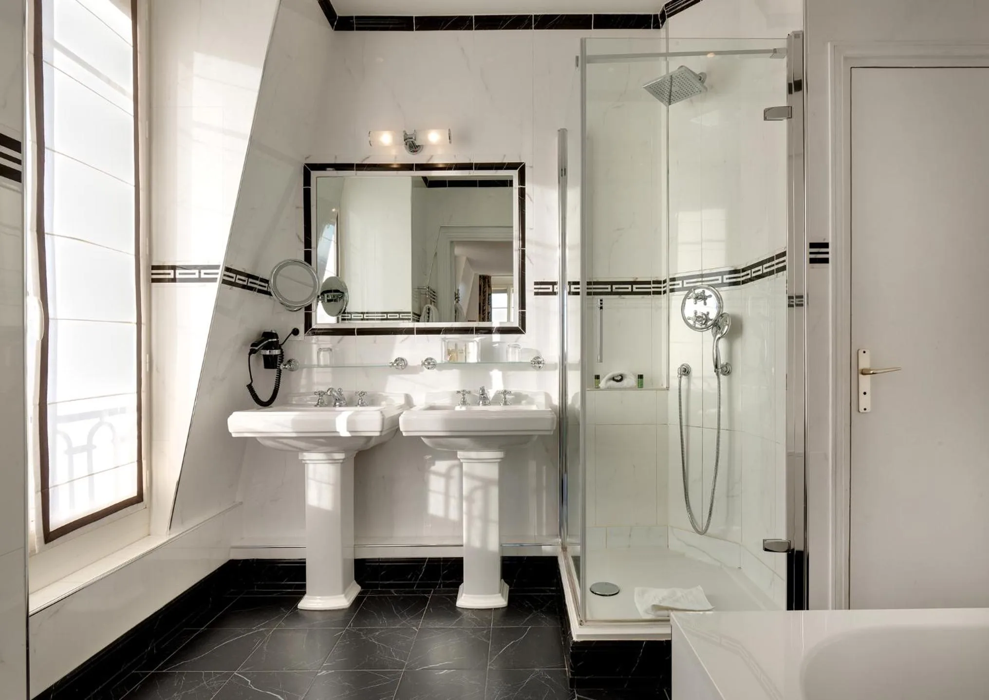 Pavillon Henri IV Hotel Restaurant Gastronomique Terrasse