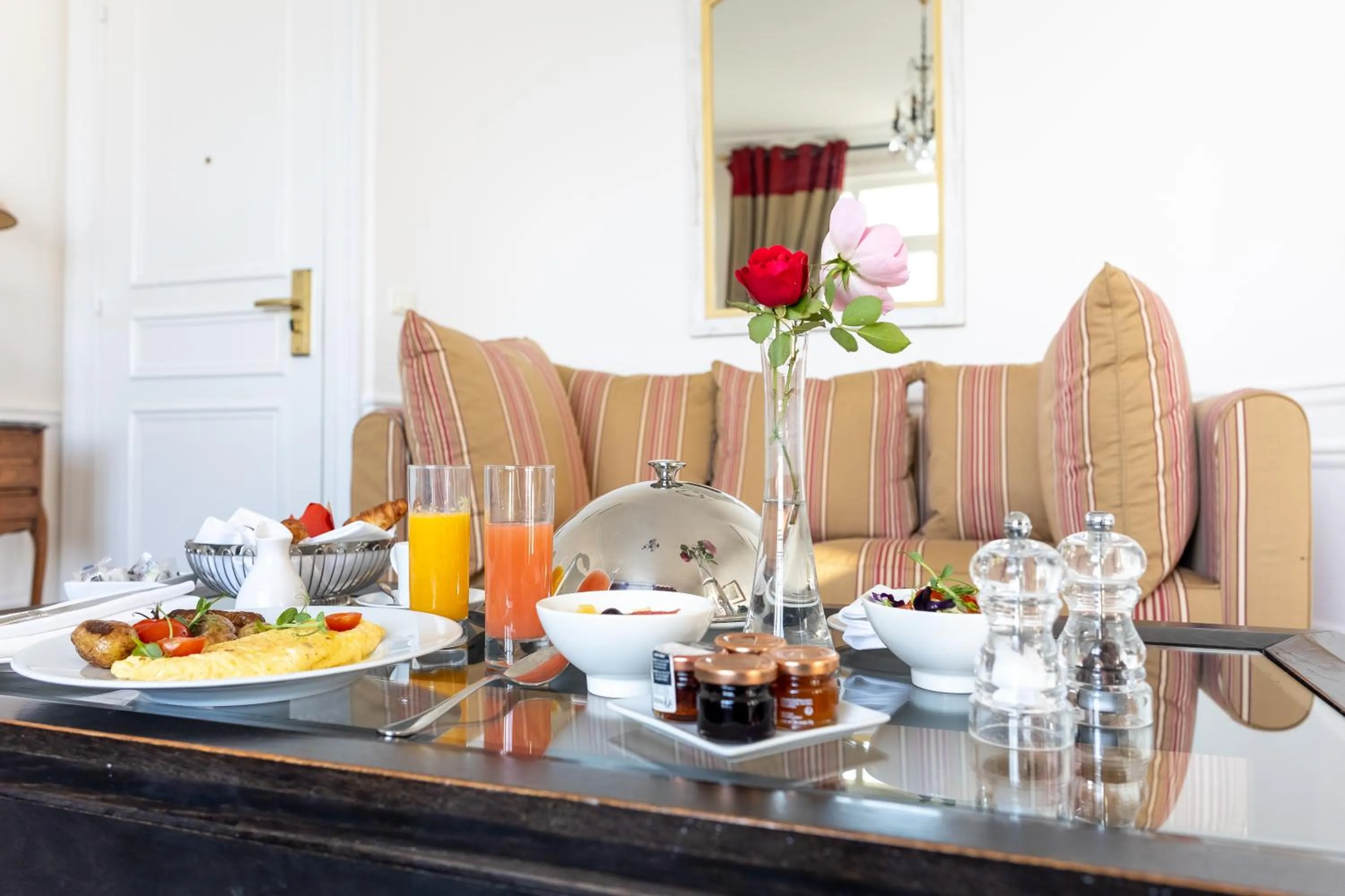 Pavillon Henri IV Hotel Restaurant Gastronomique Terrasse