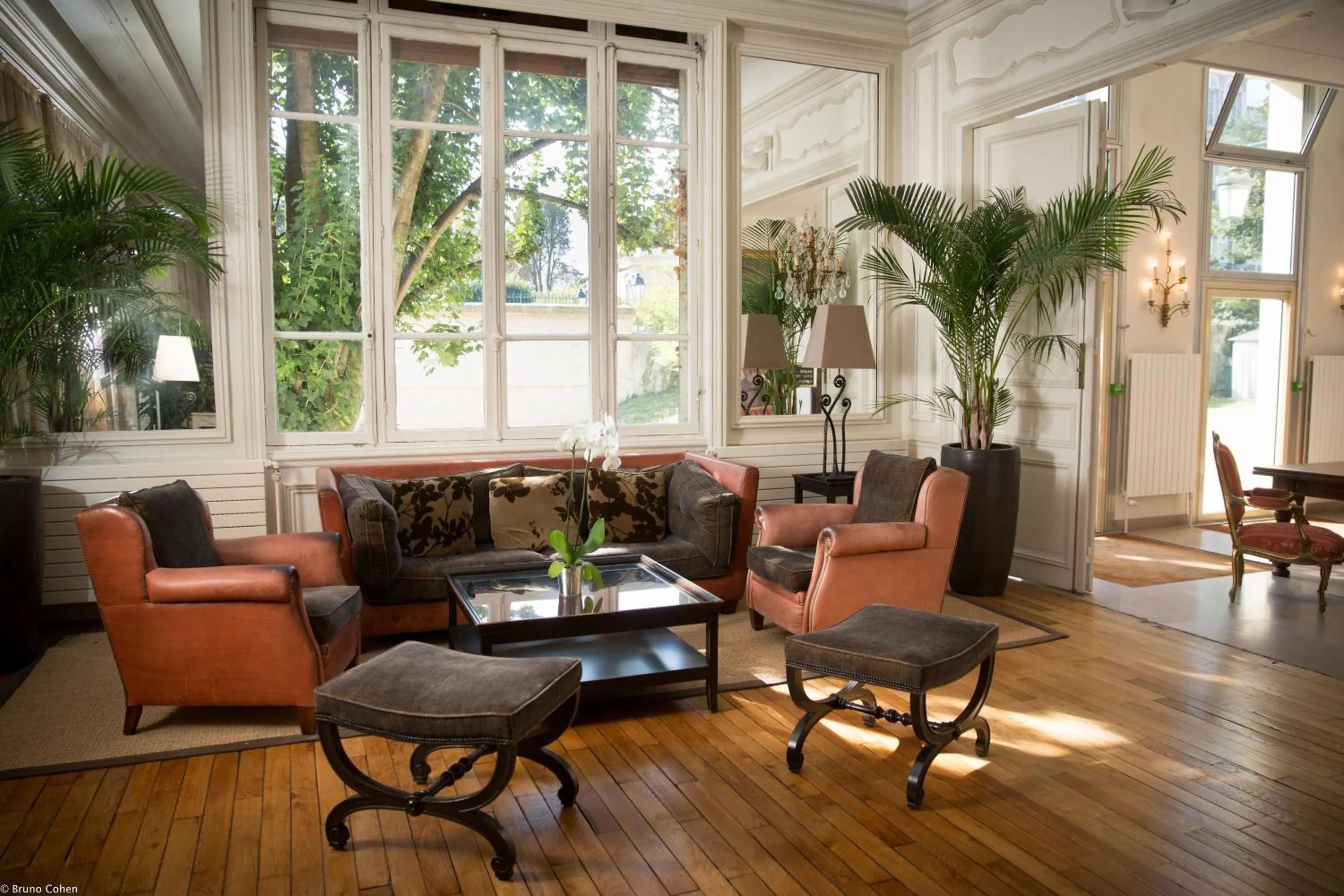 Lounge or bar in Pavillon Henri IV Hotel Restaurant Gastronomique Terrasse