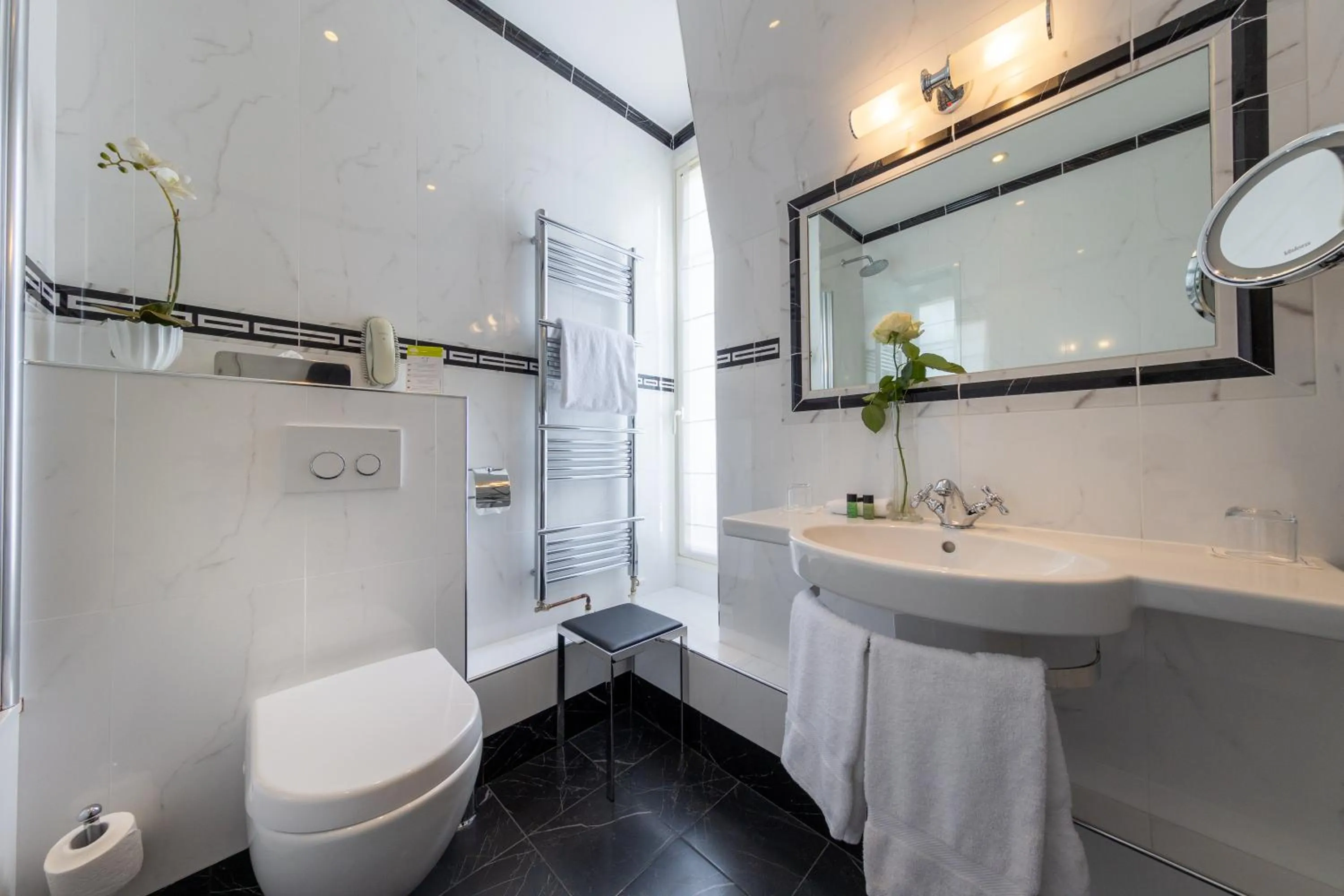 Bathroom in Pavillon Henri IV Hotel Restaurant Gastronomique Terrasse