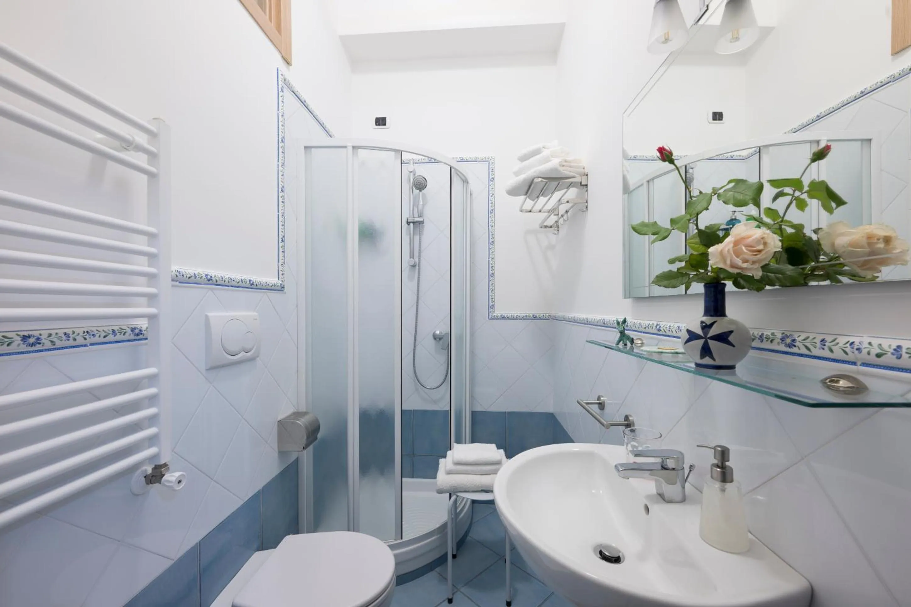 Shower in Dint'a Torre Bed and Breakfast