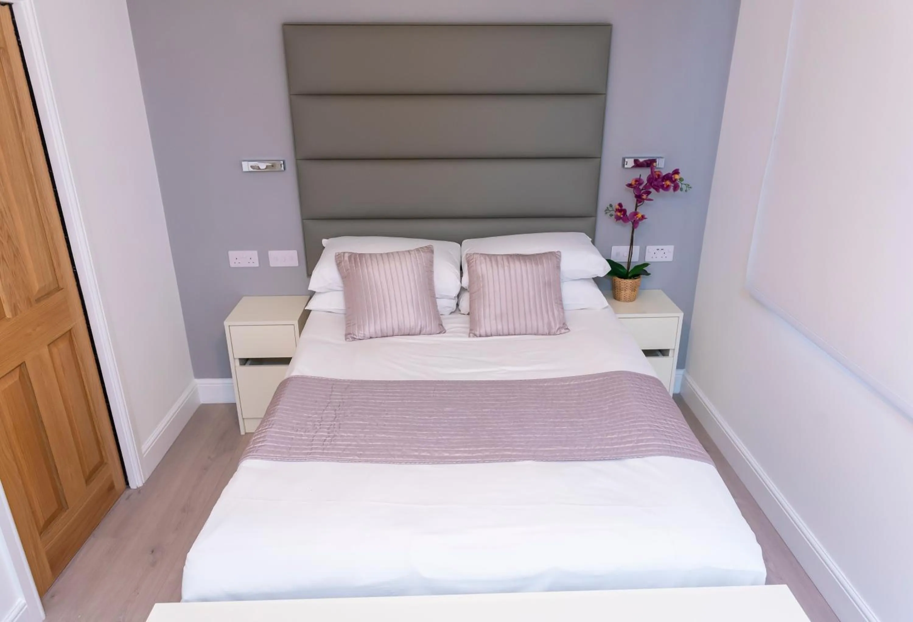 Photo of the whole room, Bed in Messina Studios