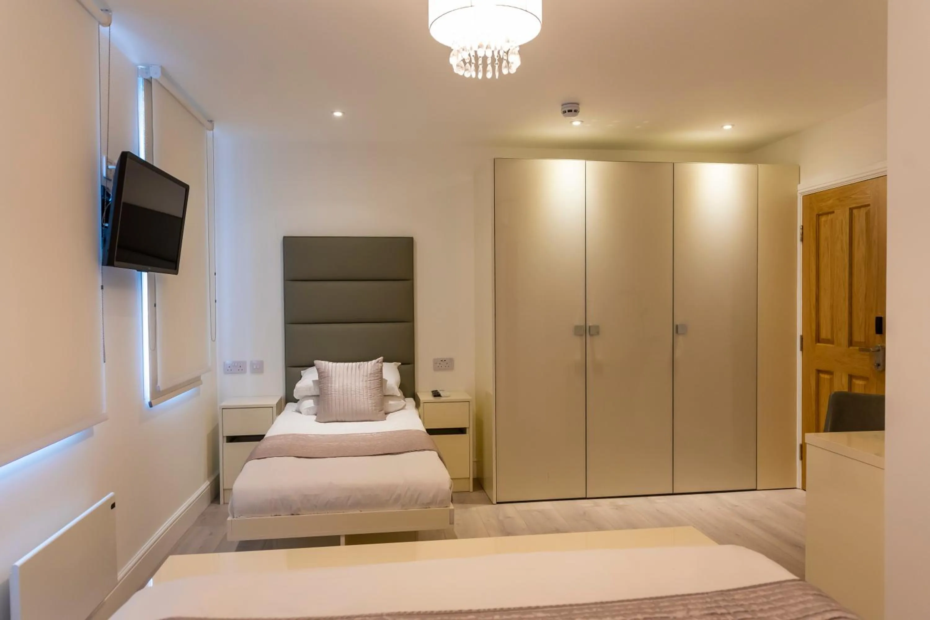 Photo of the whole room, Bed in Messina Studios