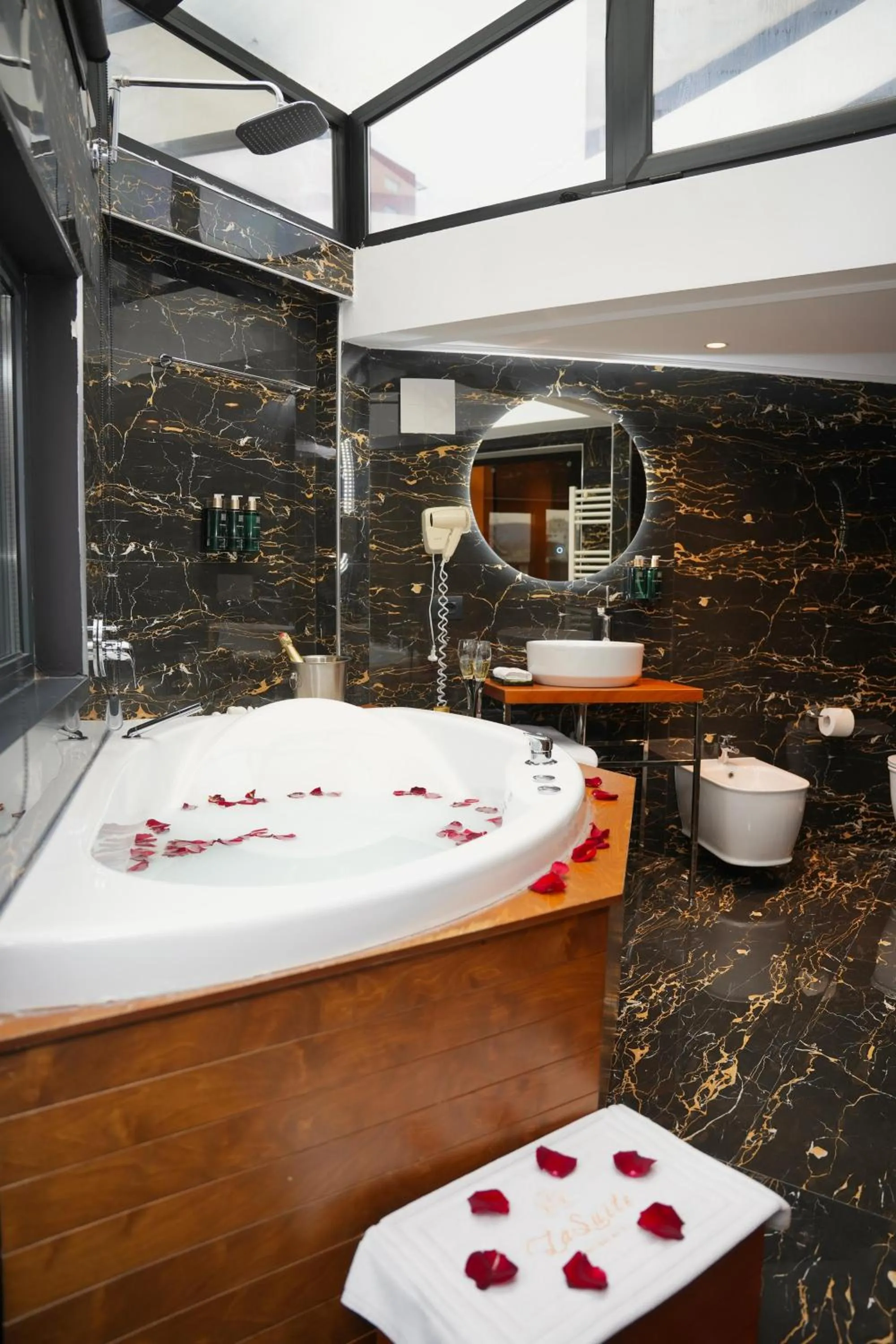 Bathroom in La Suite Boutique Hotel