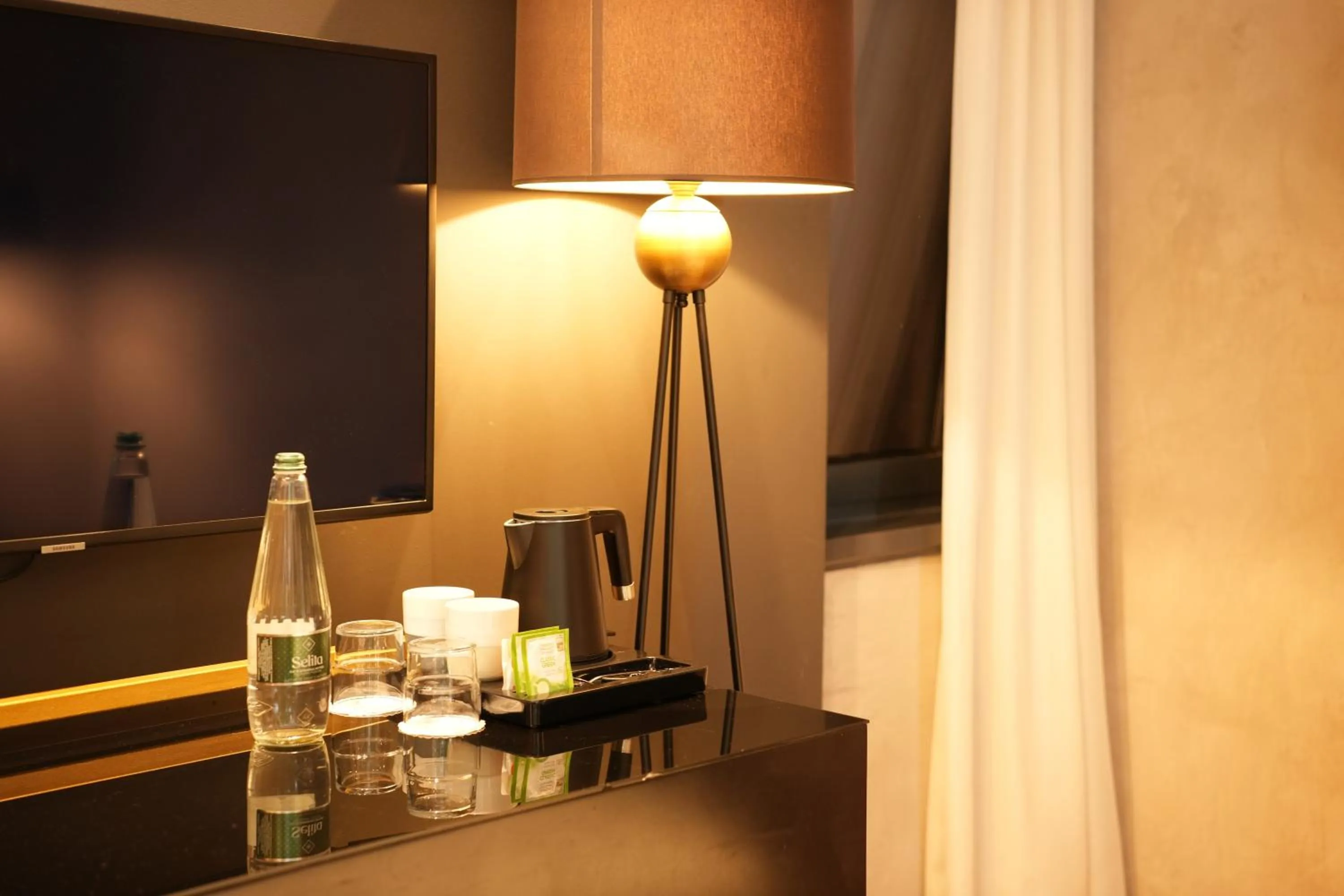 Coffee/tea facilities in La Suite Boutique Hotel