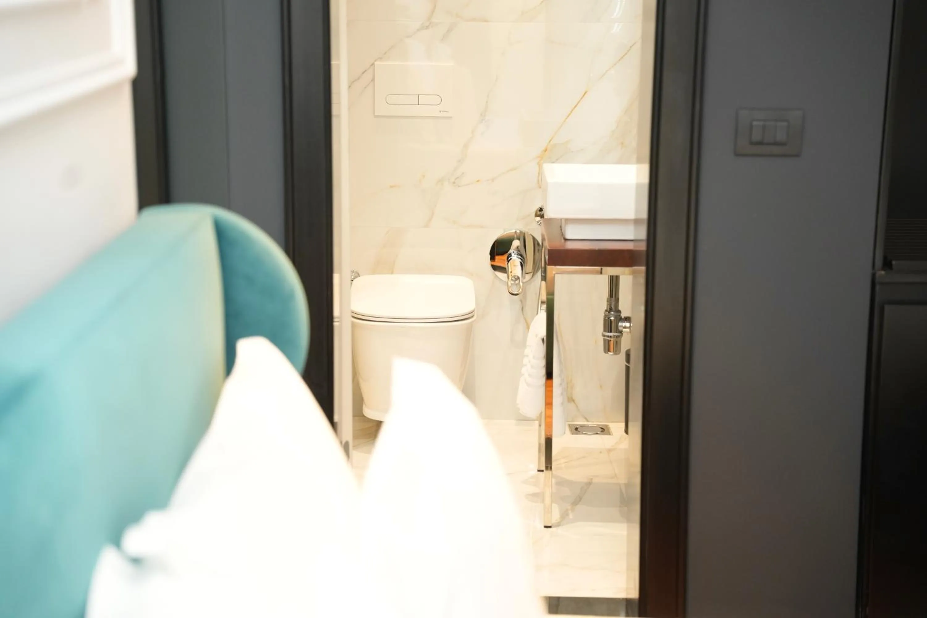 Toilet in La Suite Boutique Hotel