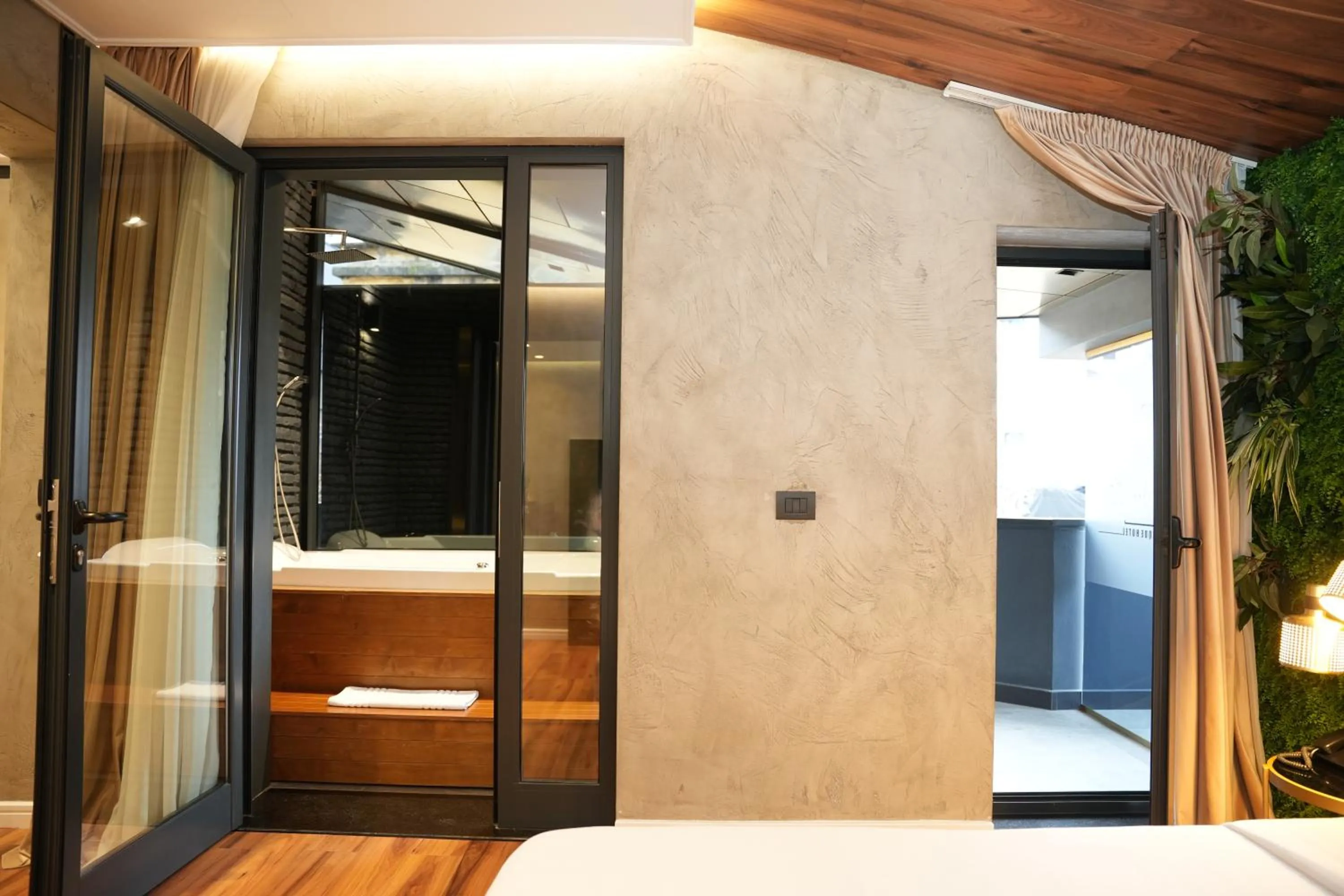 Photo of the whole room, Bed in La Suite Boutique Hotel