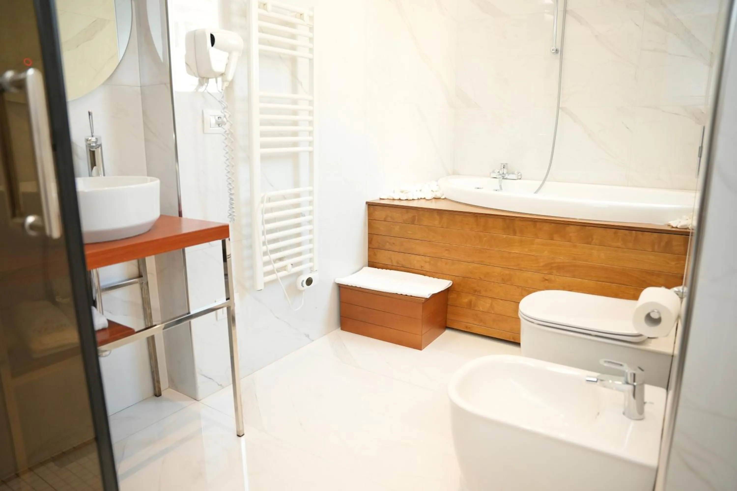 Shower in La Suite Boutique Hotel