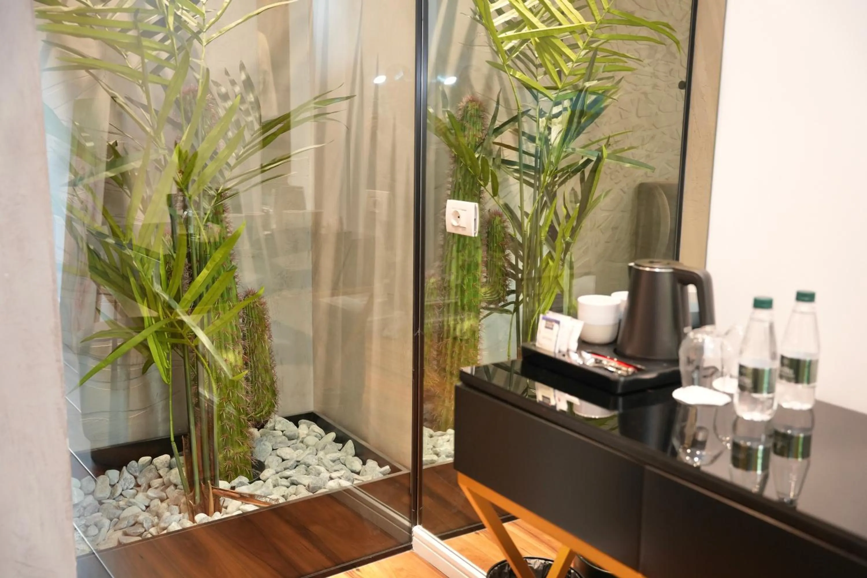 Coffee/tea facilities in La Suite Boutique Hotel