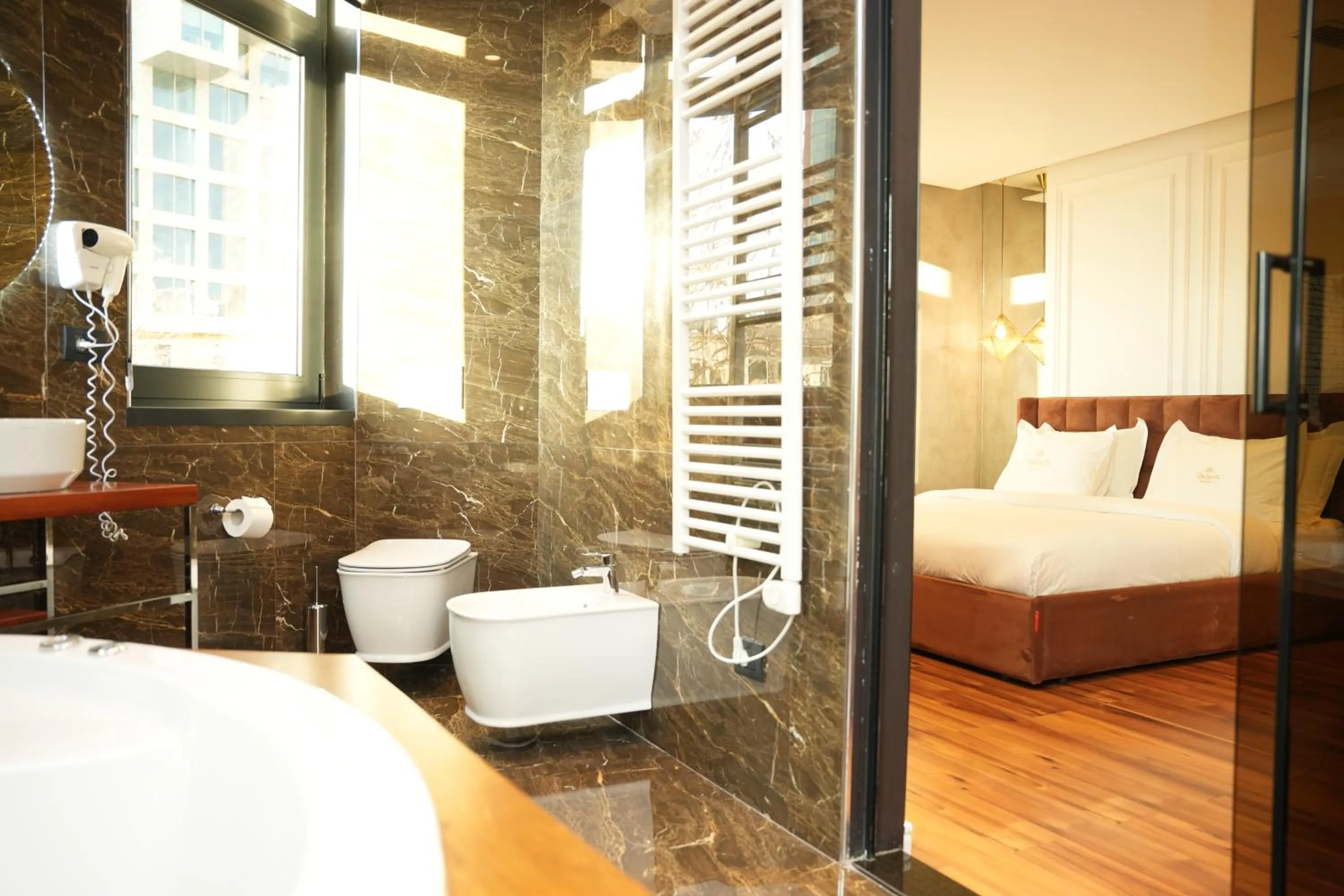 Toilet, Bed in La Suite Boutique Hotel