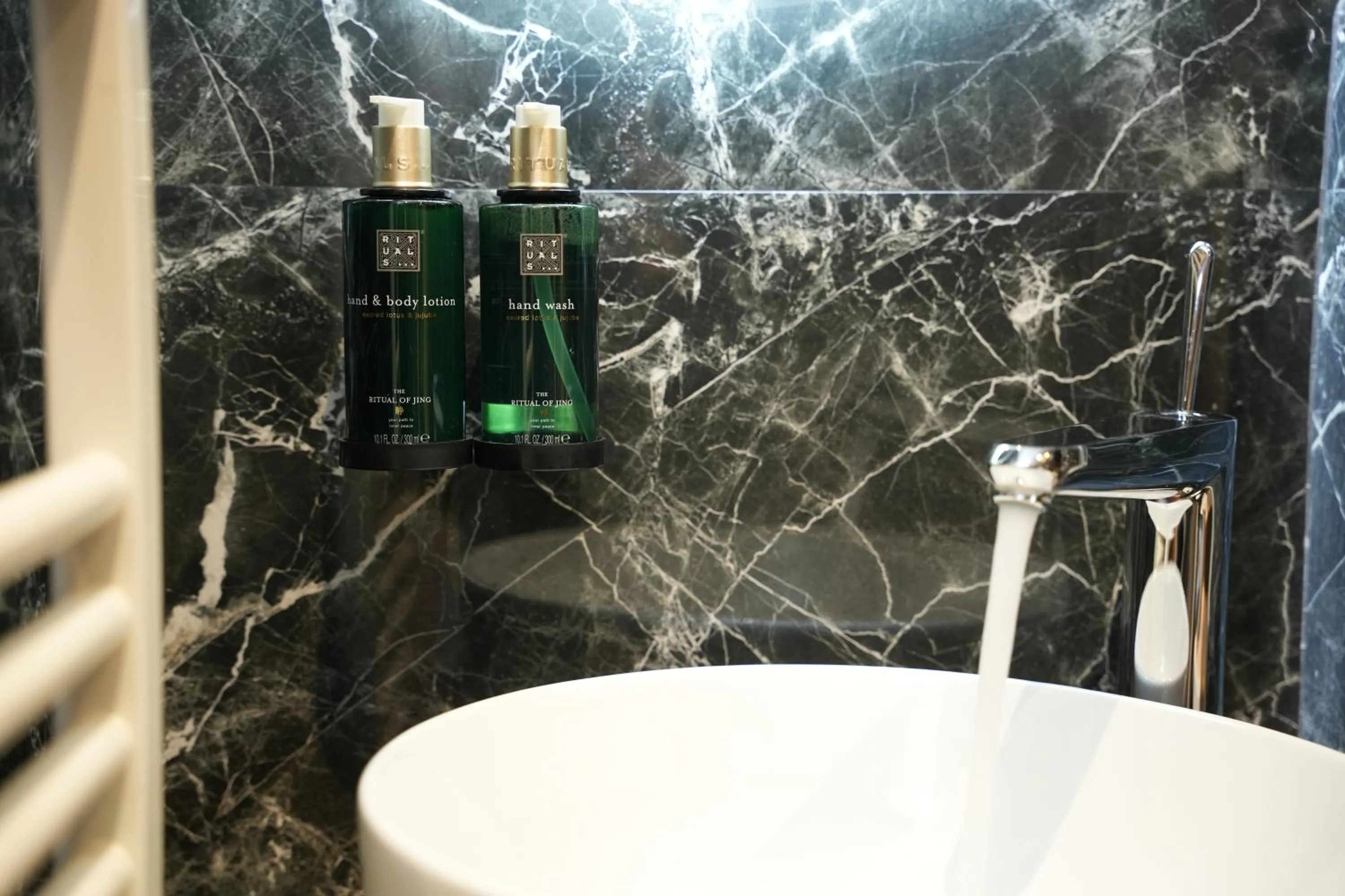 Bathroom in La Suite Boutique Hotel