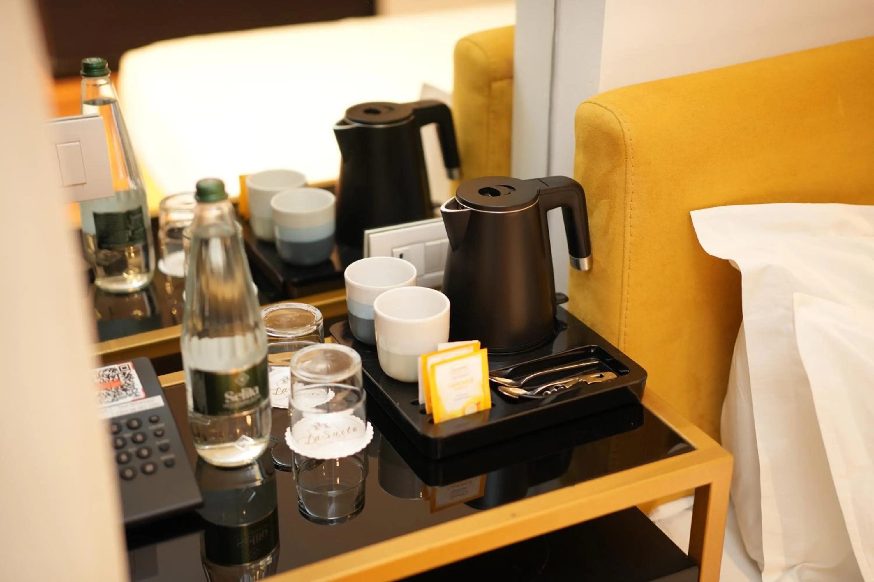Coffee/tea facilities in La Suite Boutique Hotel