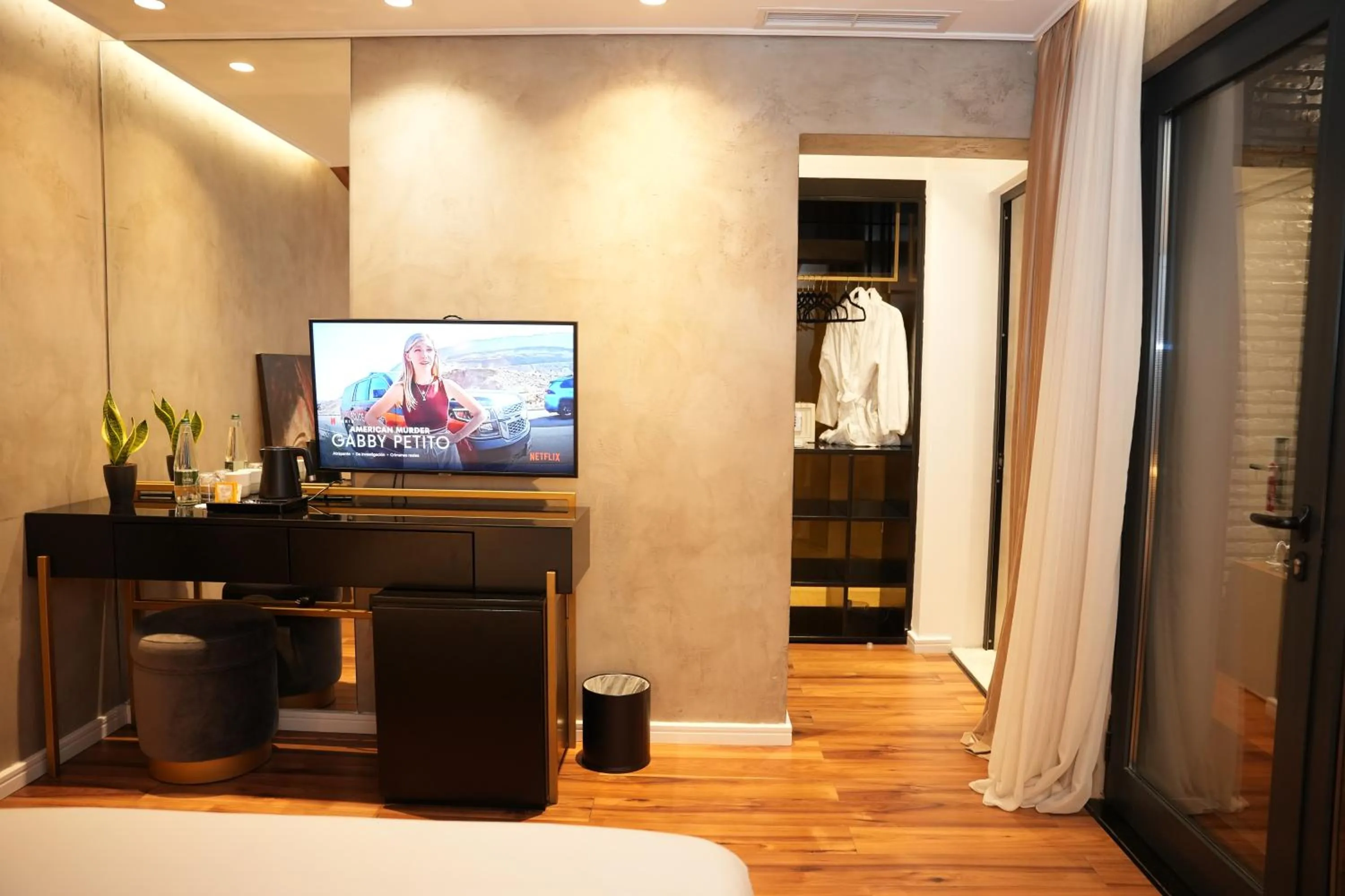 TV and multimedia in La Suite Boutique Hotel