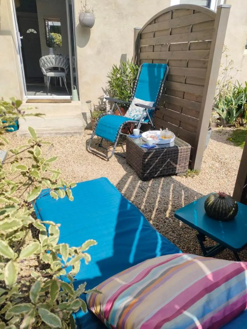 Patio in La Suite 27 bis, maison indépendante avec terrasse, proche gare et centre