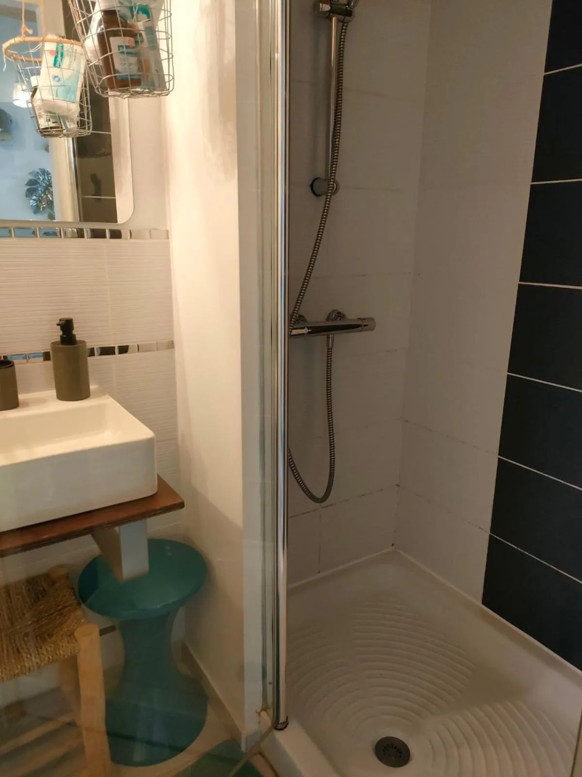 Shower in Maison d'hôtes La Suite 27, appartement La Suite 27 bis