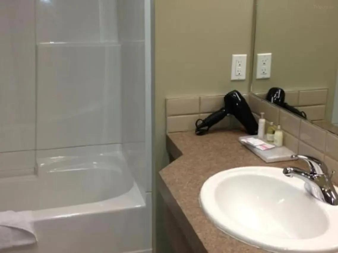 Bathroom in Radisson Hotel Fort St John