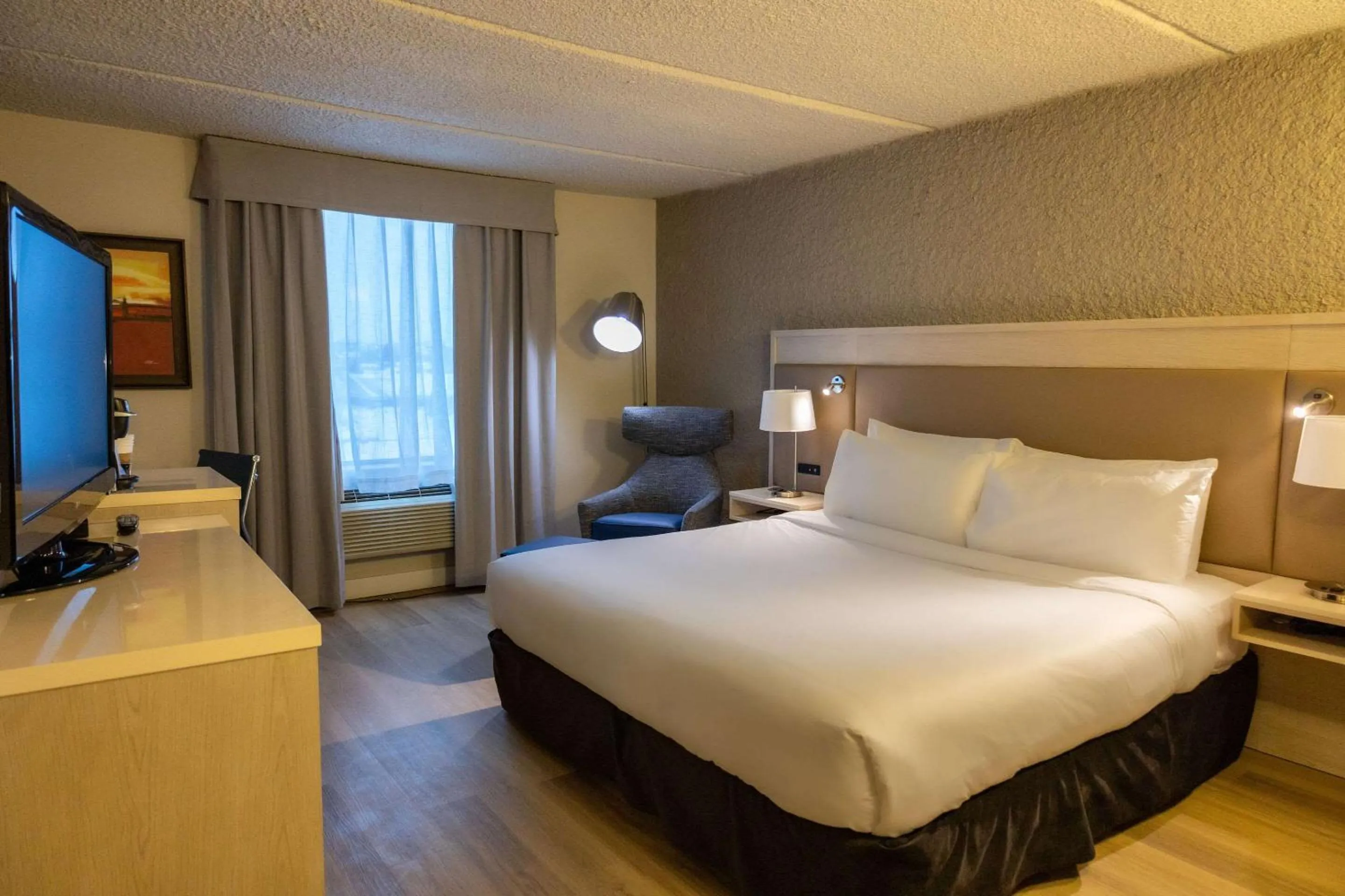 Bedroom, Bed in Radisson Hotel Fort St John