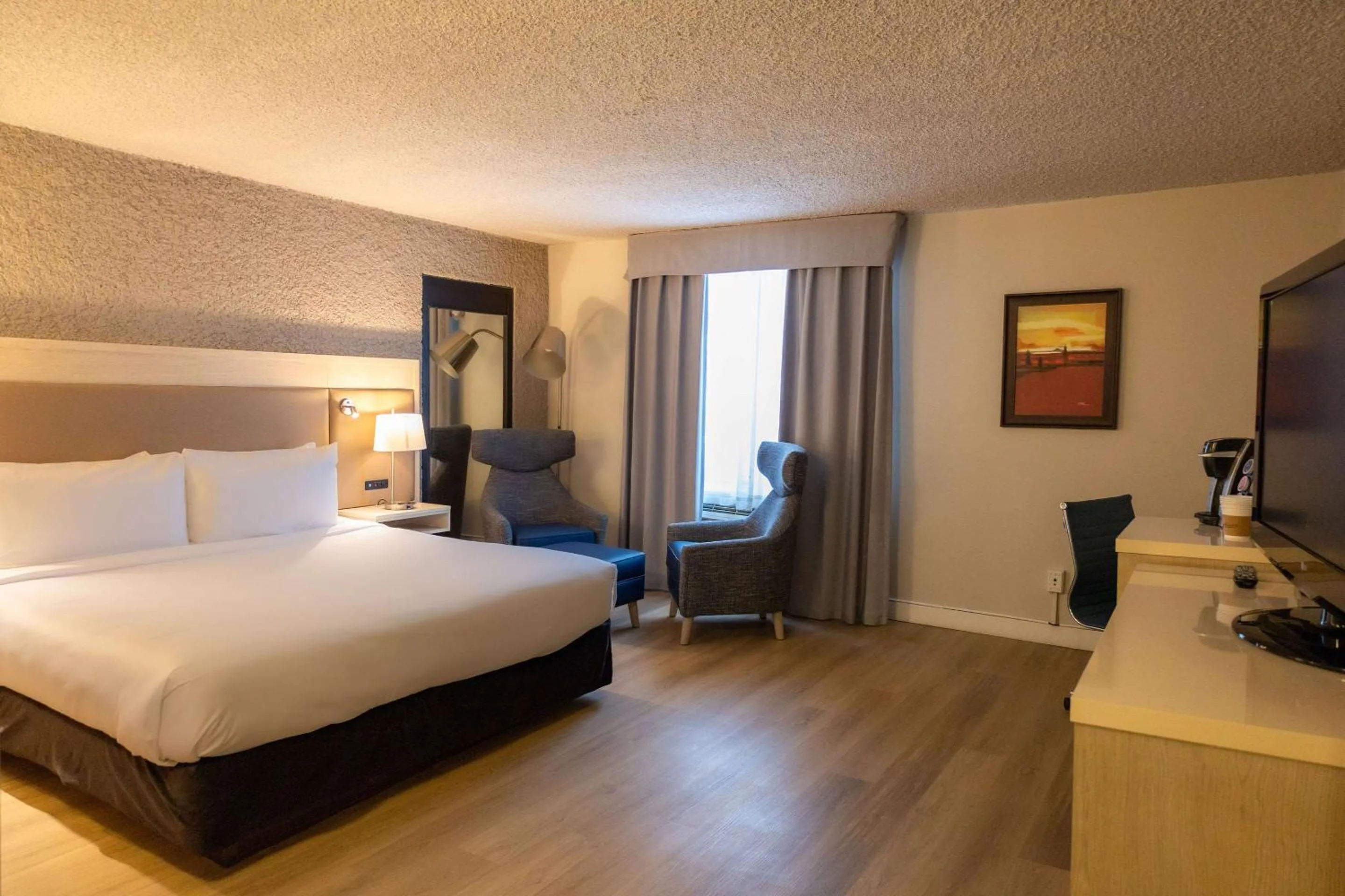 Bedroom, Bed in Radisson Hotel Fort St John