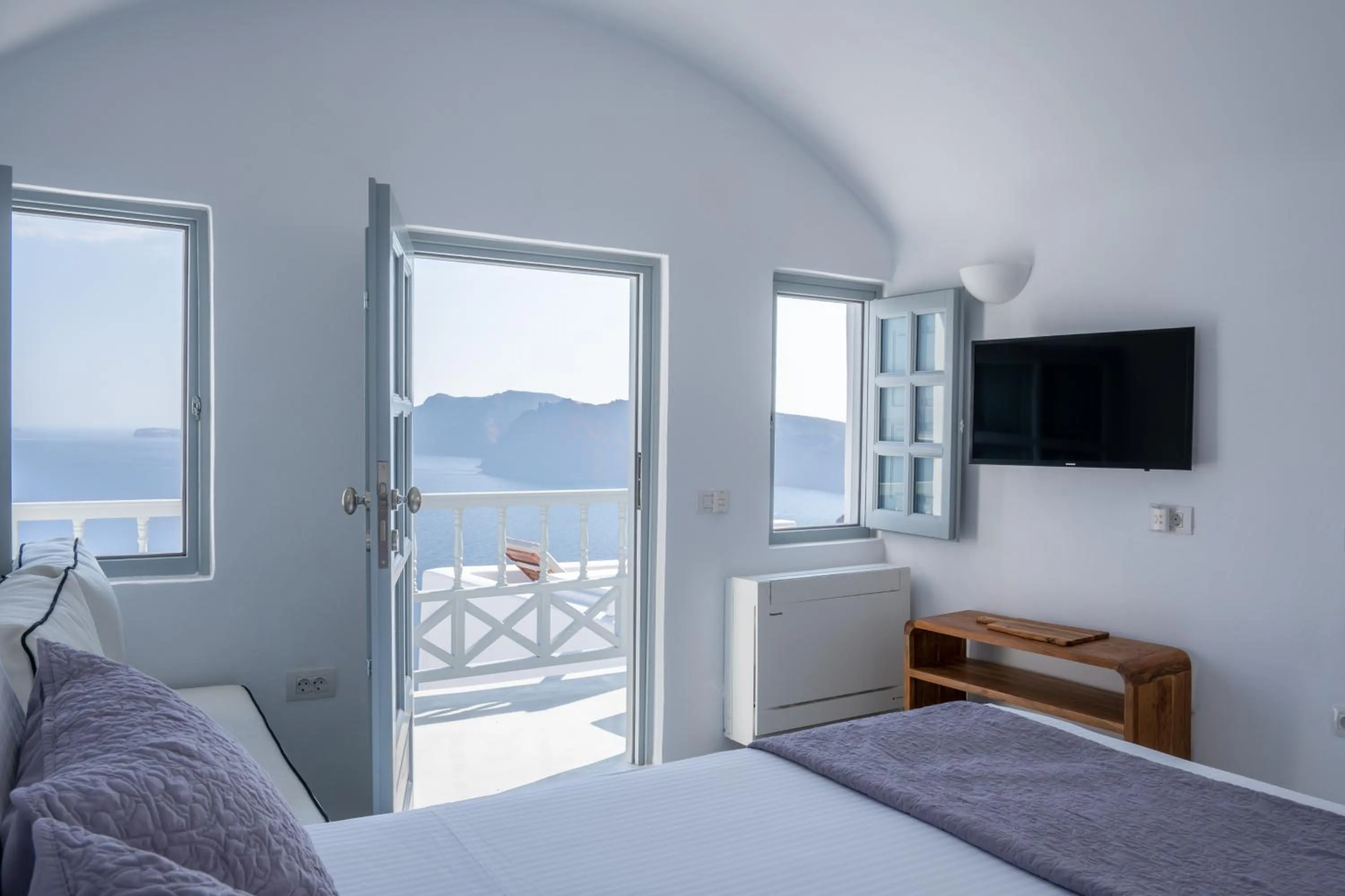 Bed in Oia Spirit Boutique Residences