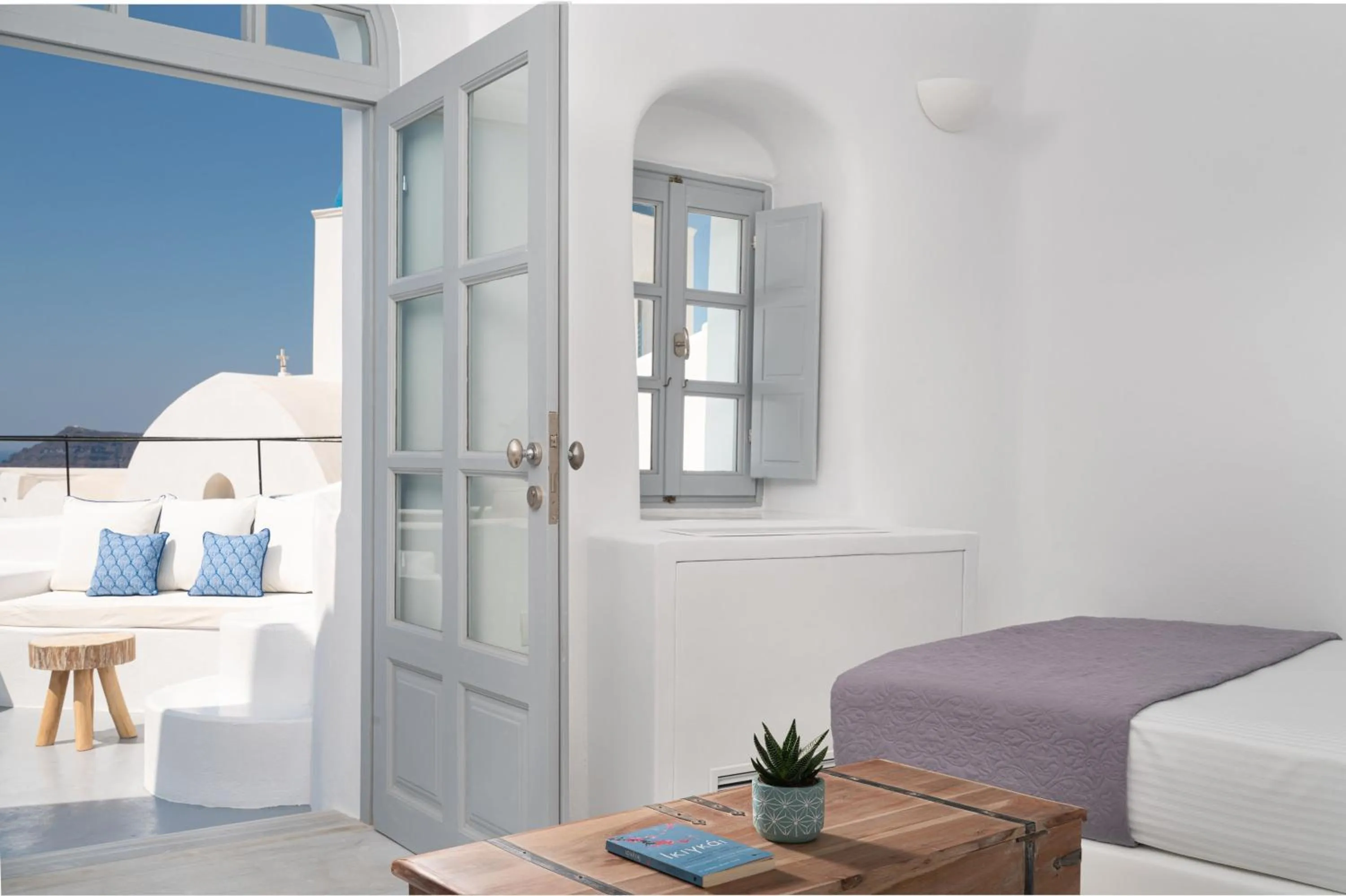 Bed in Oia Spirit Boutique Residences