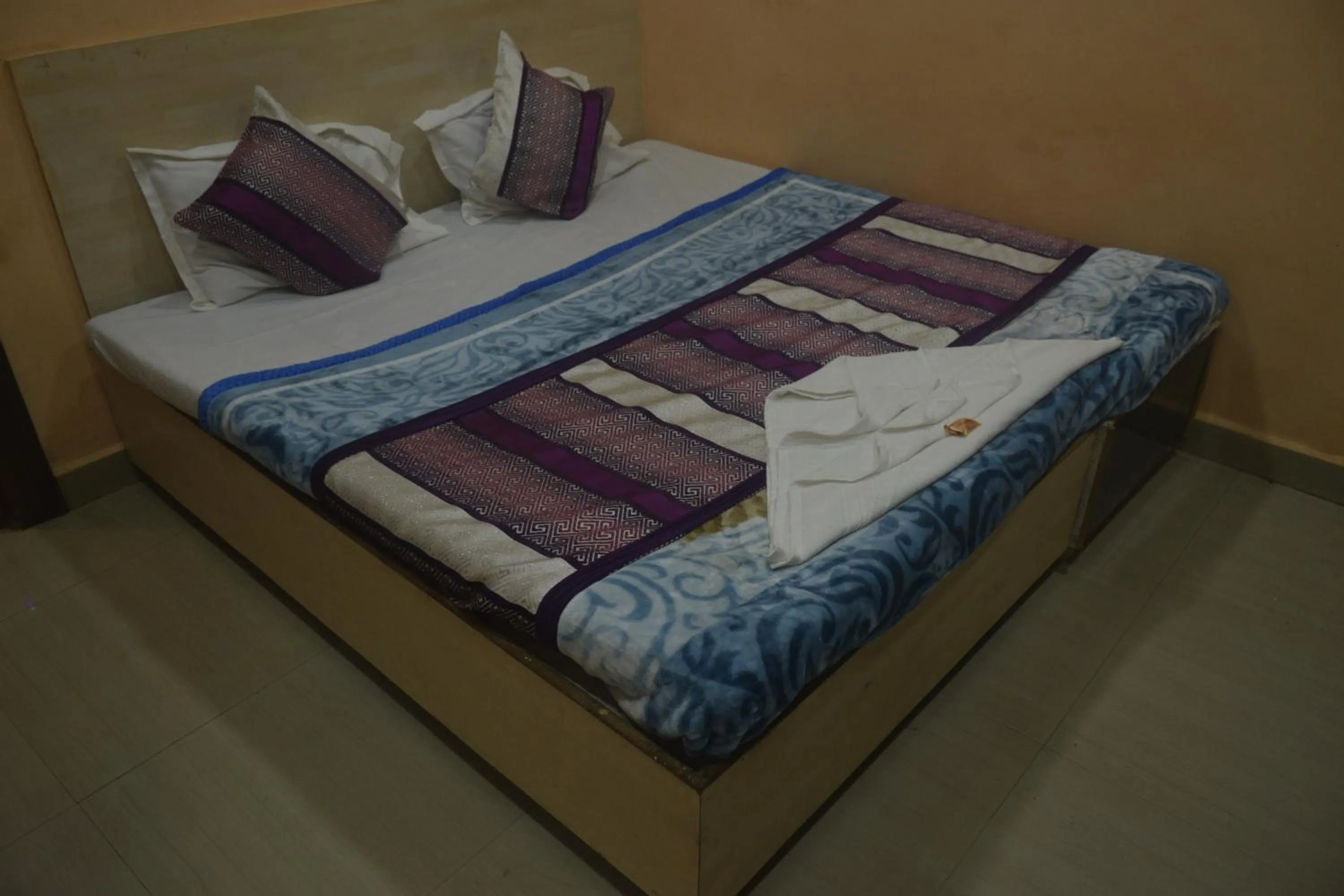Bed in Hotel Thakur Ji