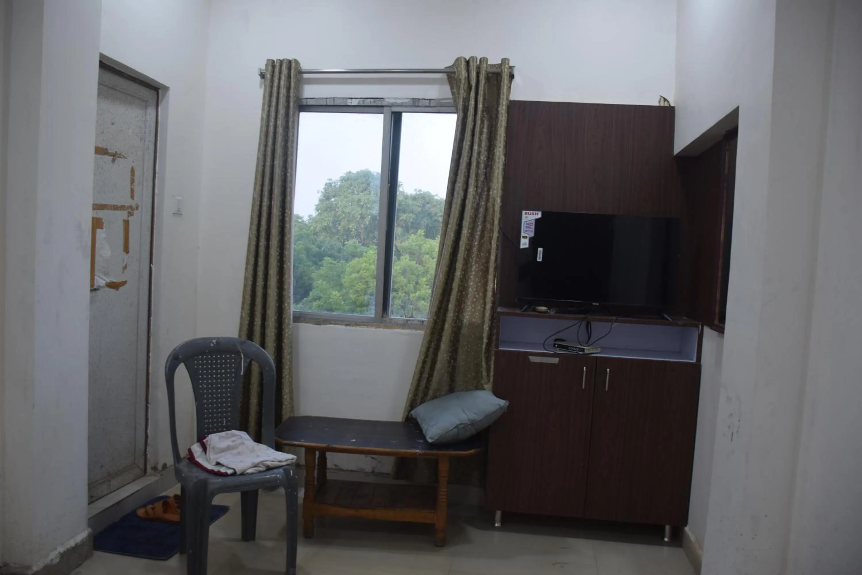 TV and multimedia in Hotel Thakur Ji