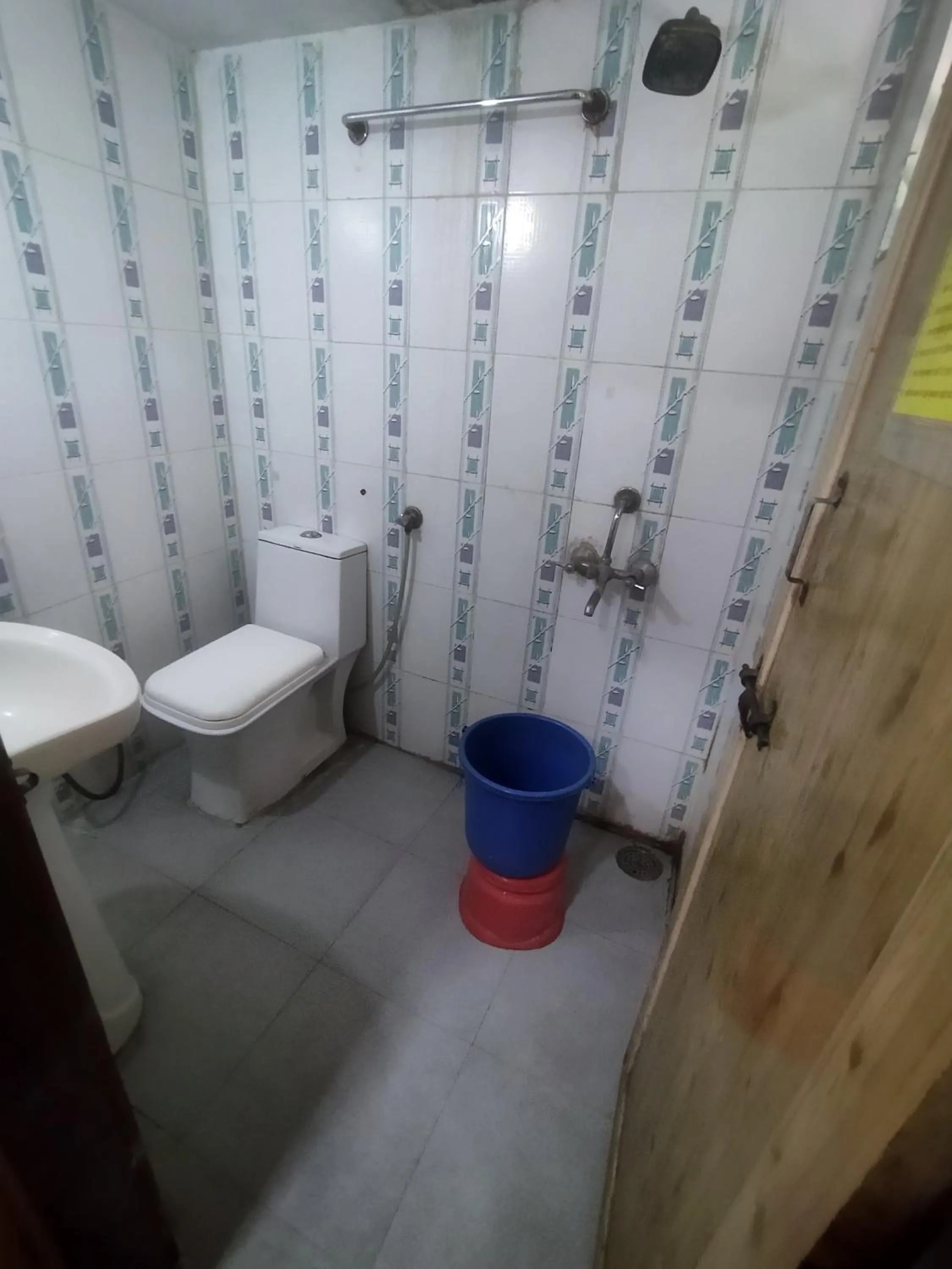 Toilet in Hotel Thakur Ji