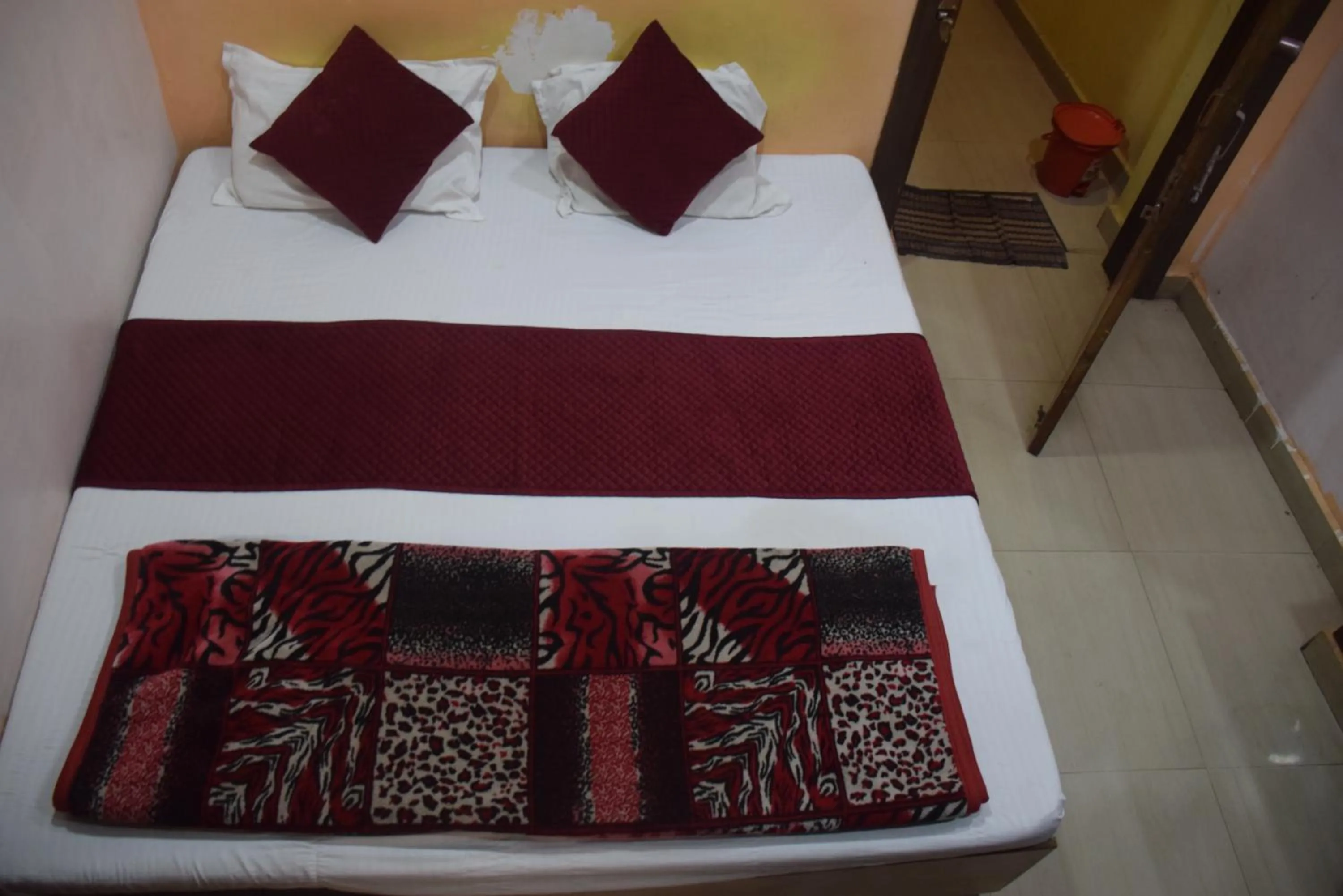 Bed in Hotel Thakur Ji