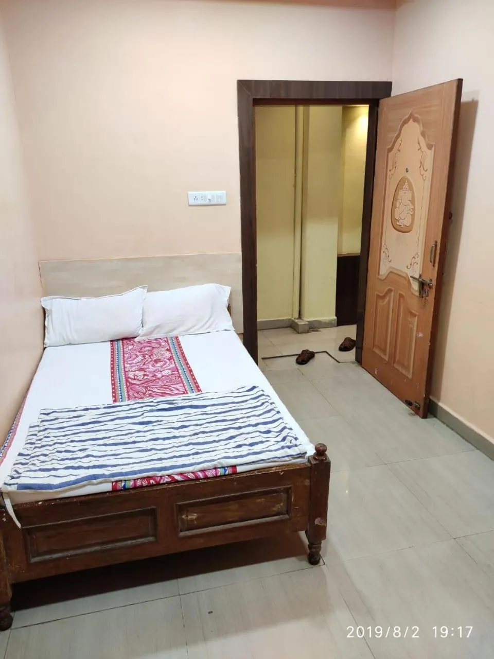 Bed in Hotel Thakur Ji