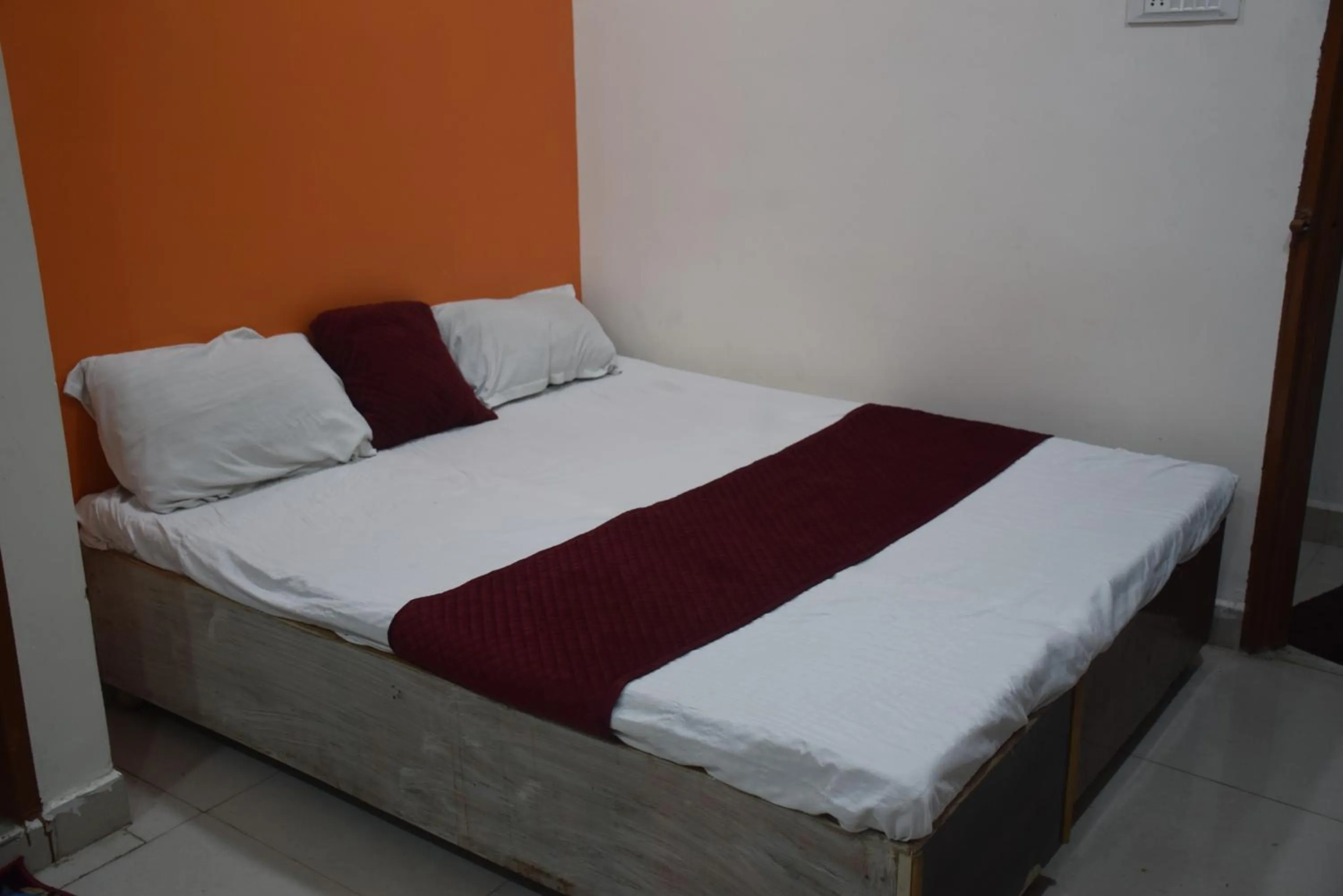 Bed in Hotel Thakur Ji